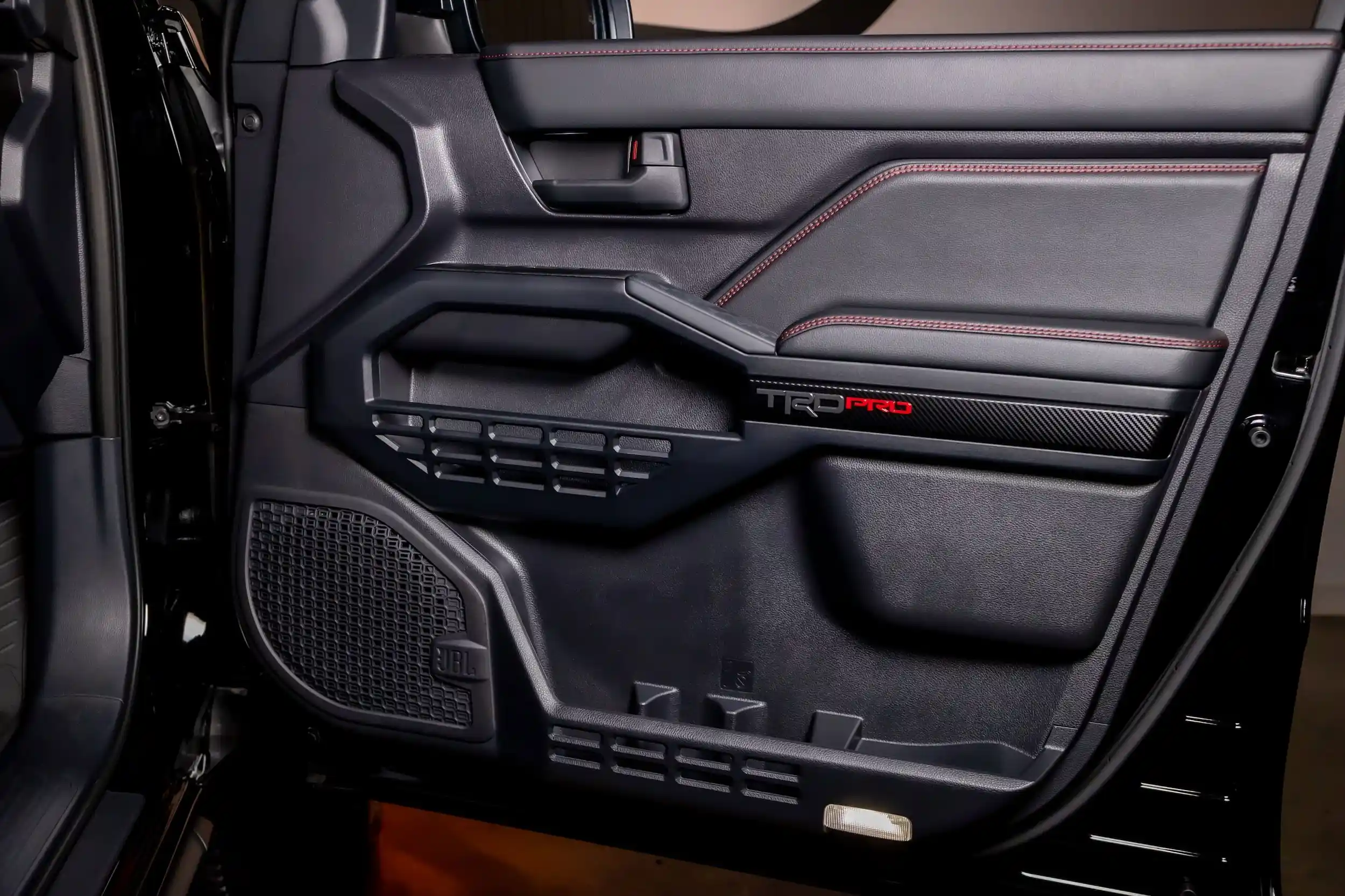 2025-toyota-4runner-hybrid-trd-pro-44