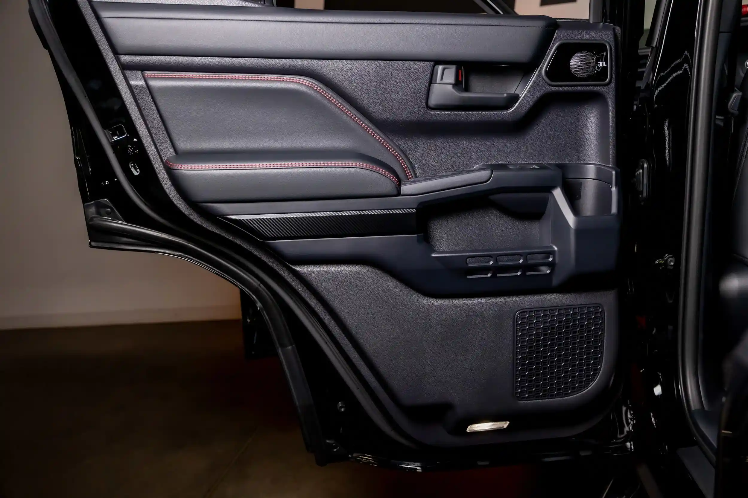 2025-toyota-4runner-hybrid-trd-pro-45