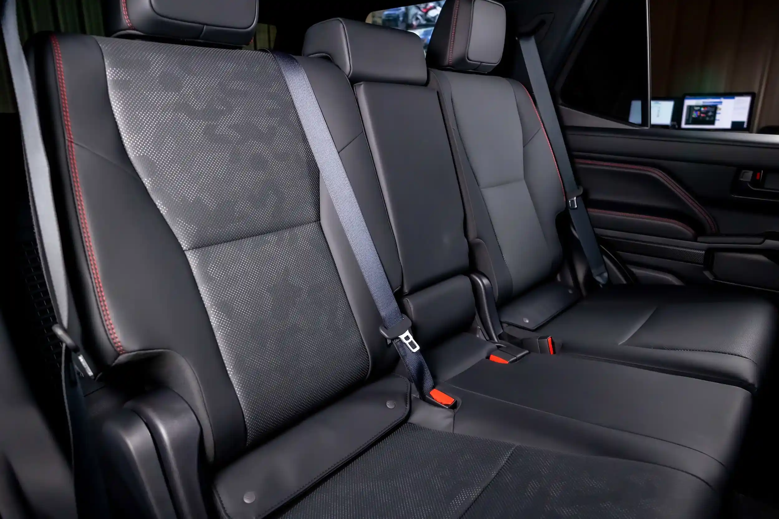 2025-toyota-4runner-hybrid-trd-pro-51