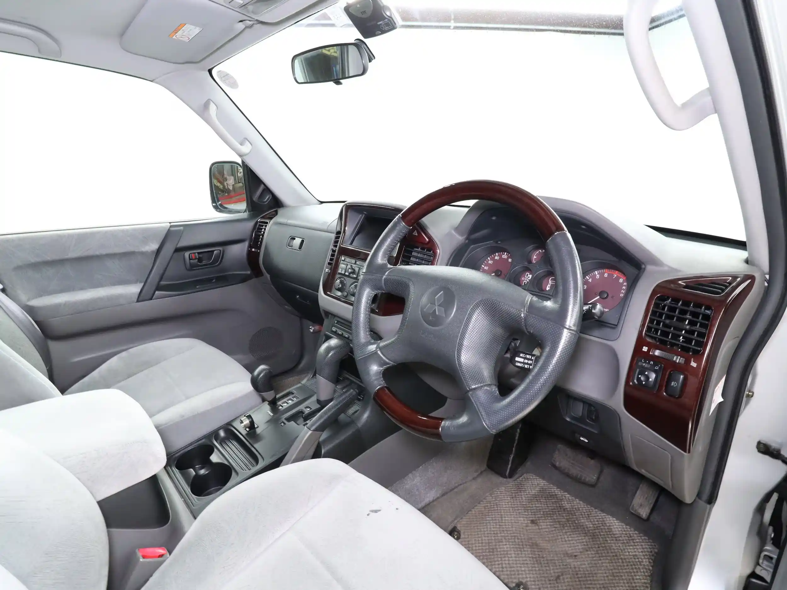 27k-mile-2000-mitsubishi-pajero-for-sale-8