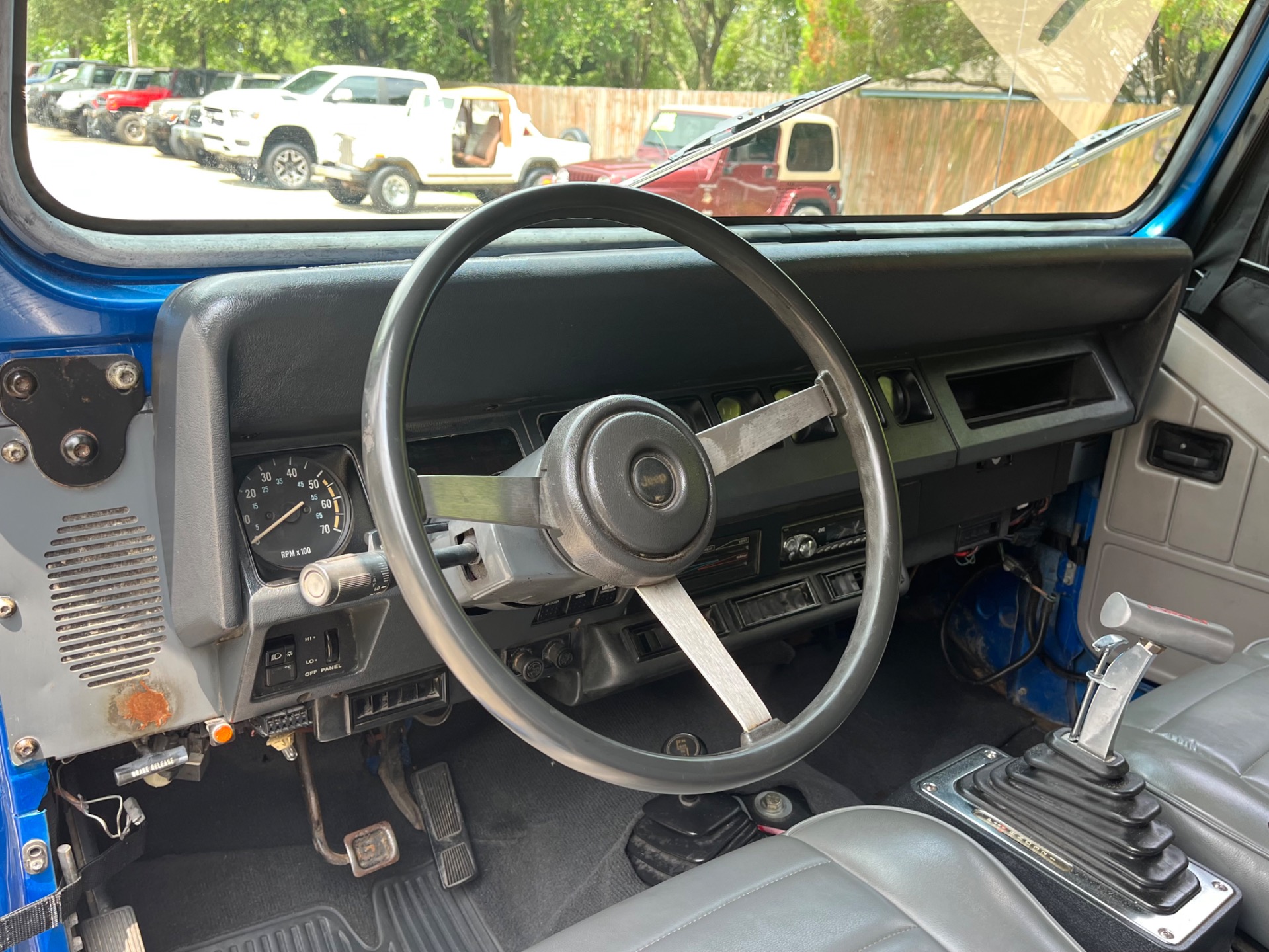 Used-1991-Jeep-Wrangler-Islander (15)