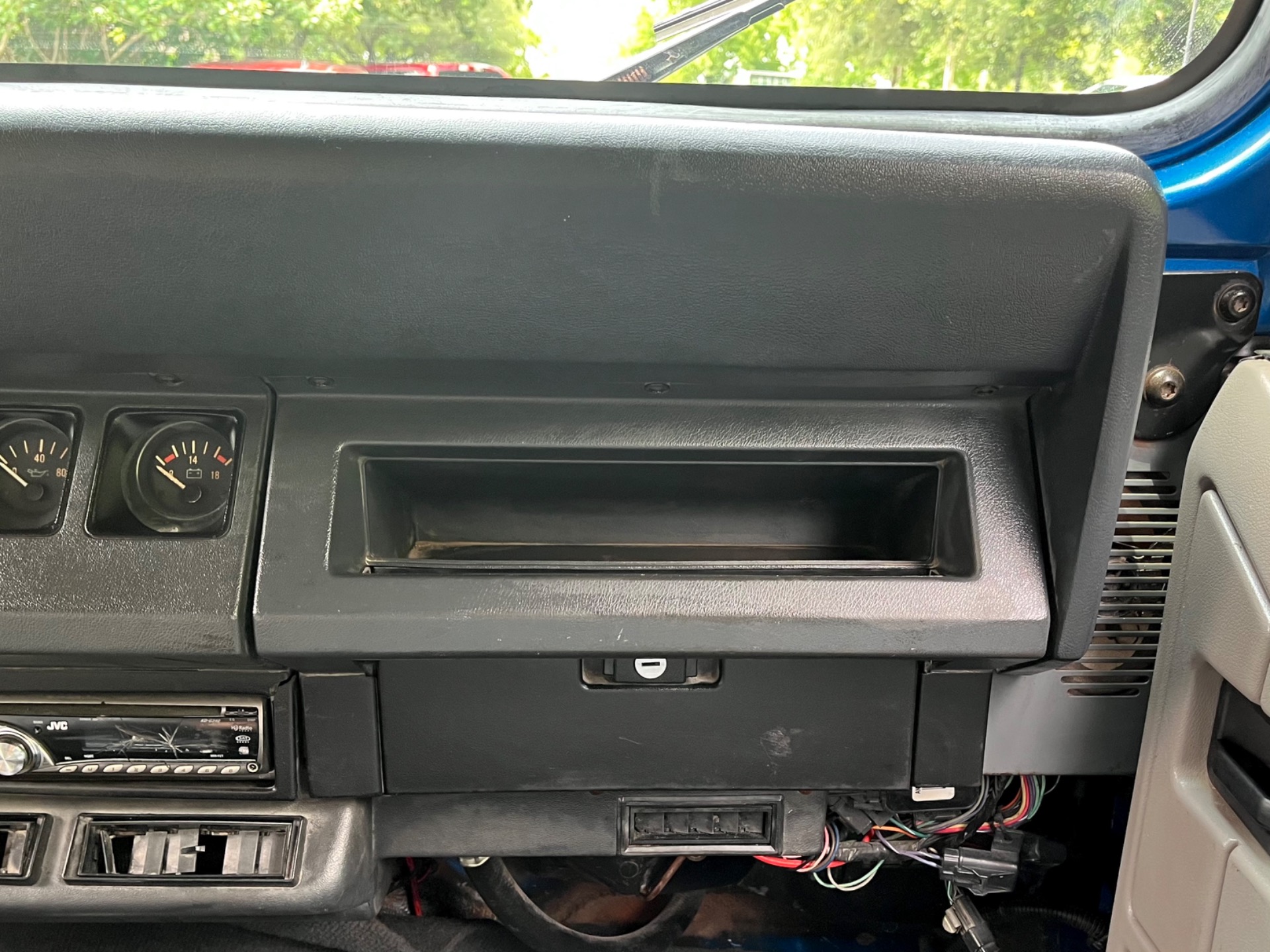 Used-1991-Jeep-Wrangler-Islander (23)