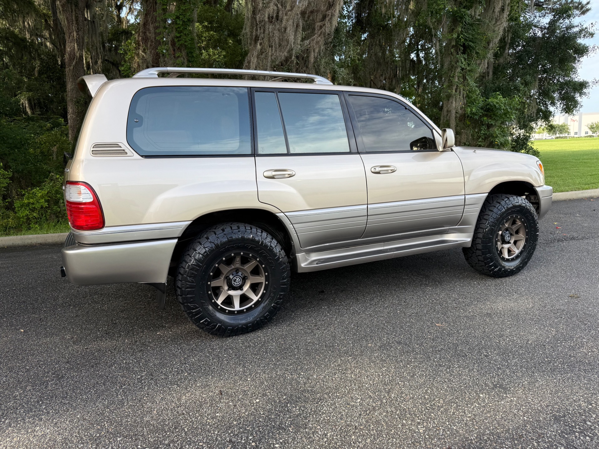 Used-1999-Lexus-LX-470-SOUTHERN-SUPER-CEAN-FRESH-BUILD-1749232676 (1)