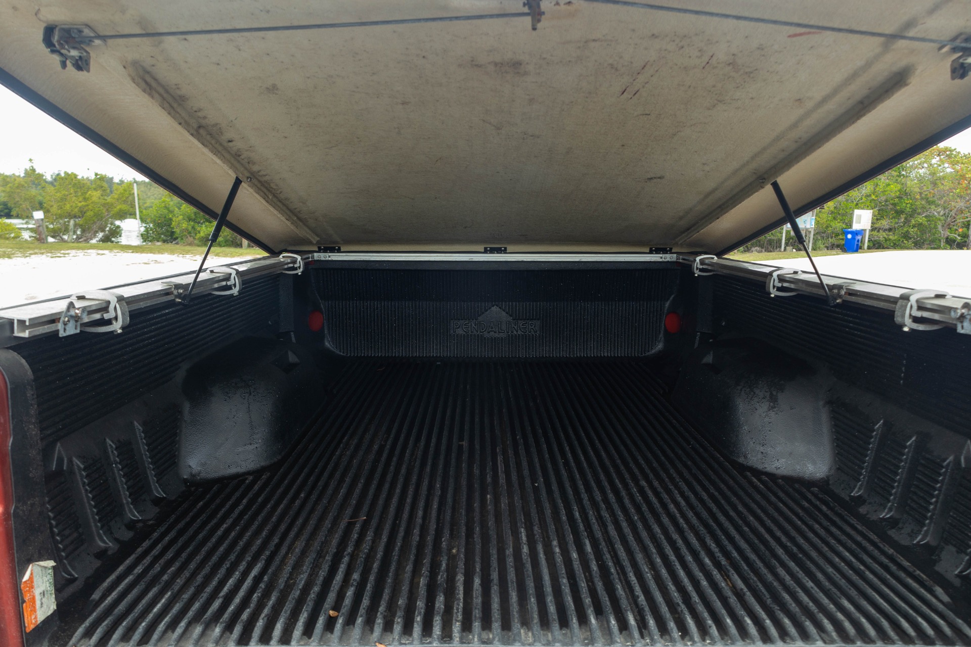 Used-2000-Ford-F-250-Super-Duty-XLT-4X4-1744142384 (23)