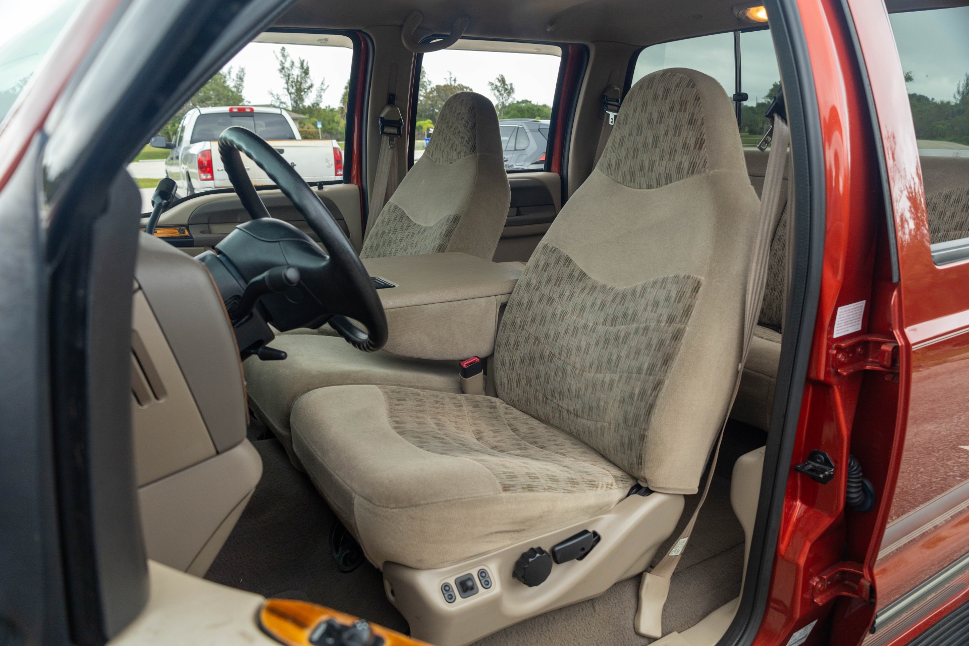 Used-2000-Ford-F-250-Super-Duty-XLT-4X4-1744142384 (28)