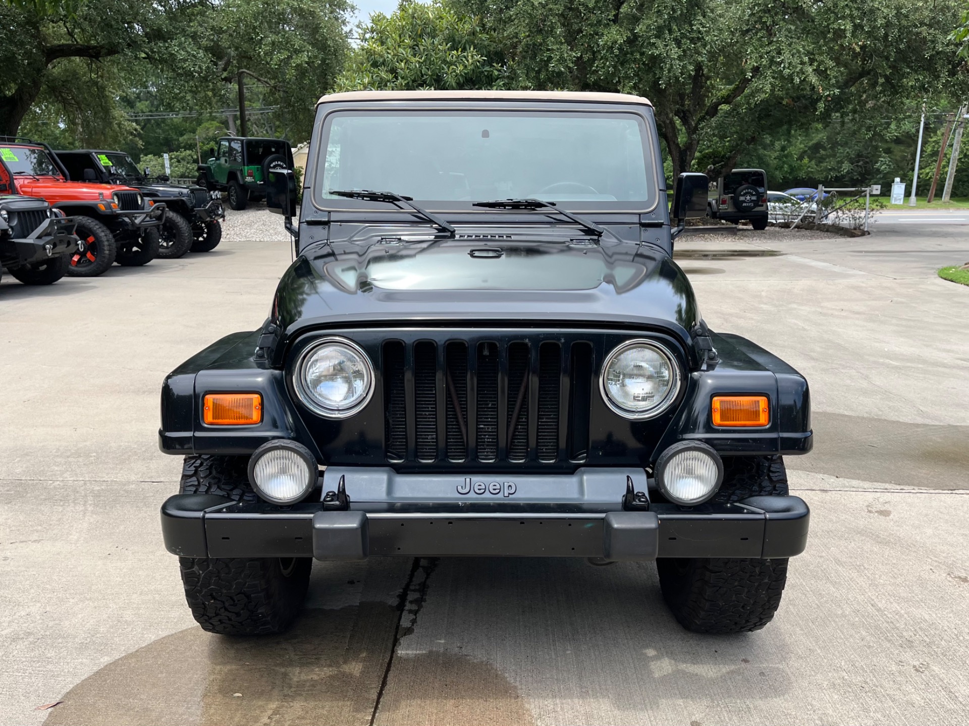 Used-2000-Jeep-Wrangler-Sahara (1)