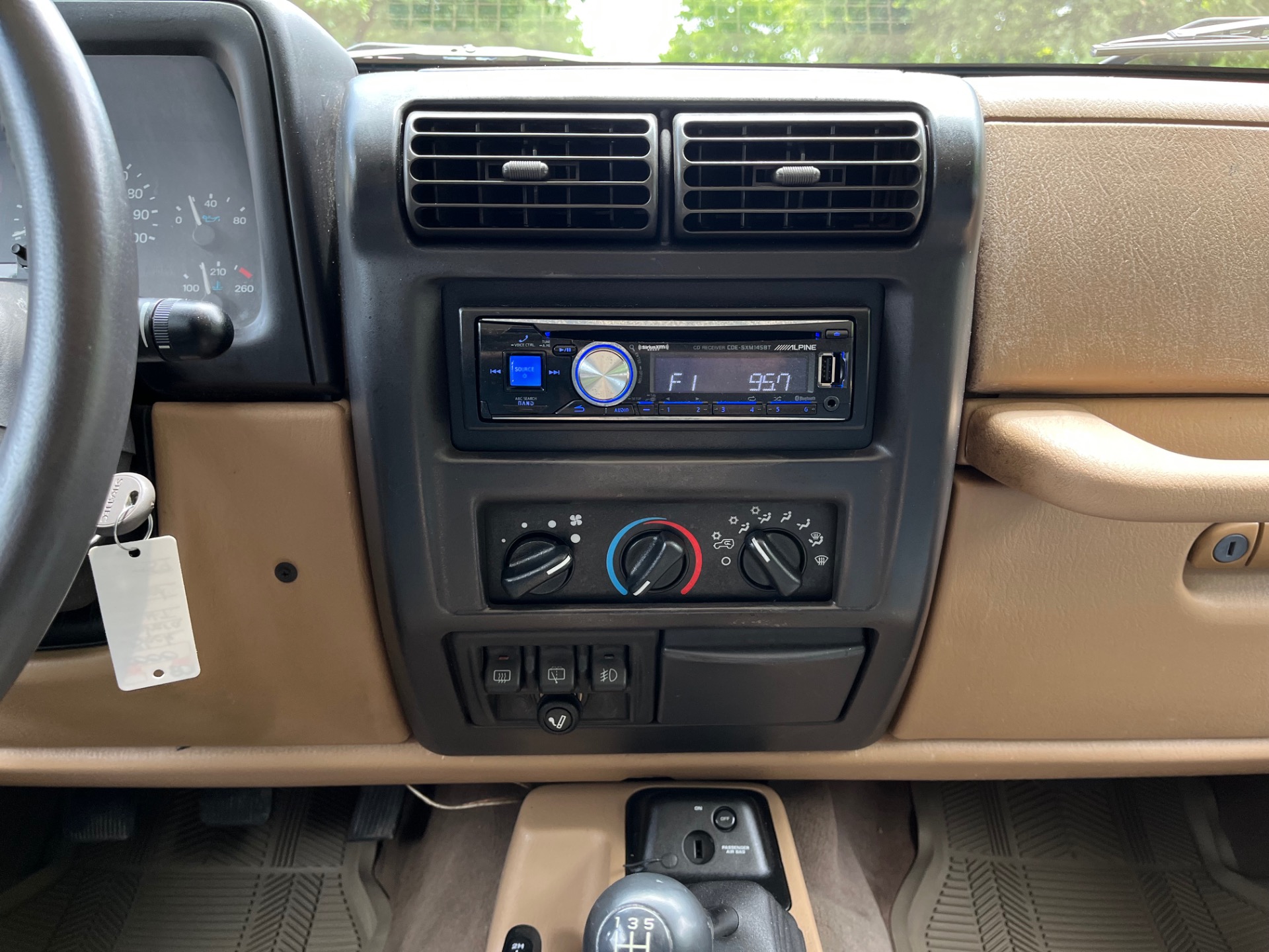 Used-2000-Jeep-Wrangler-Sahara (16)