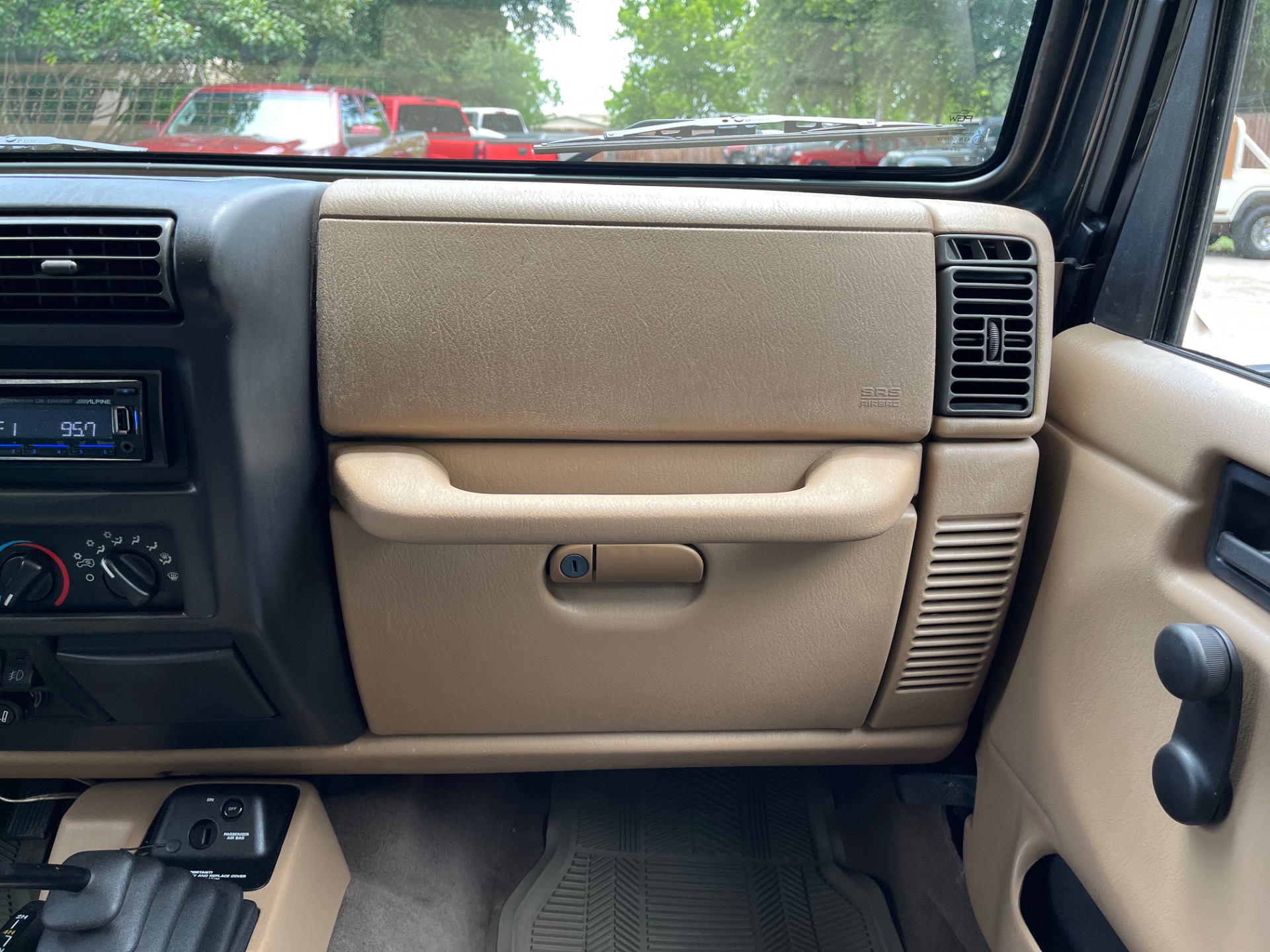 Used-2000-Jeep-Wrangler-Sahara (18)