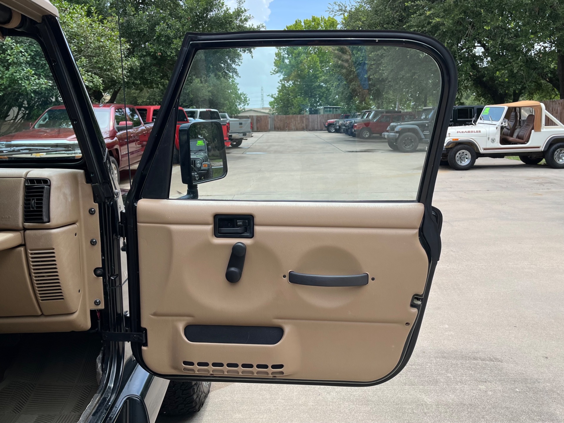 Used-2000-Jeep-Wrangler-Sahara (23)
