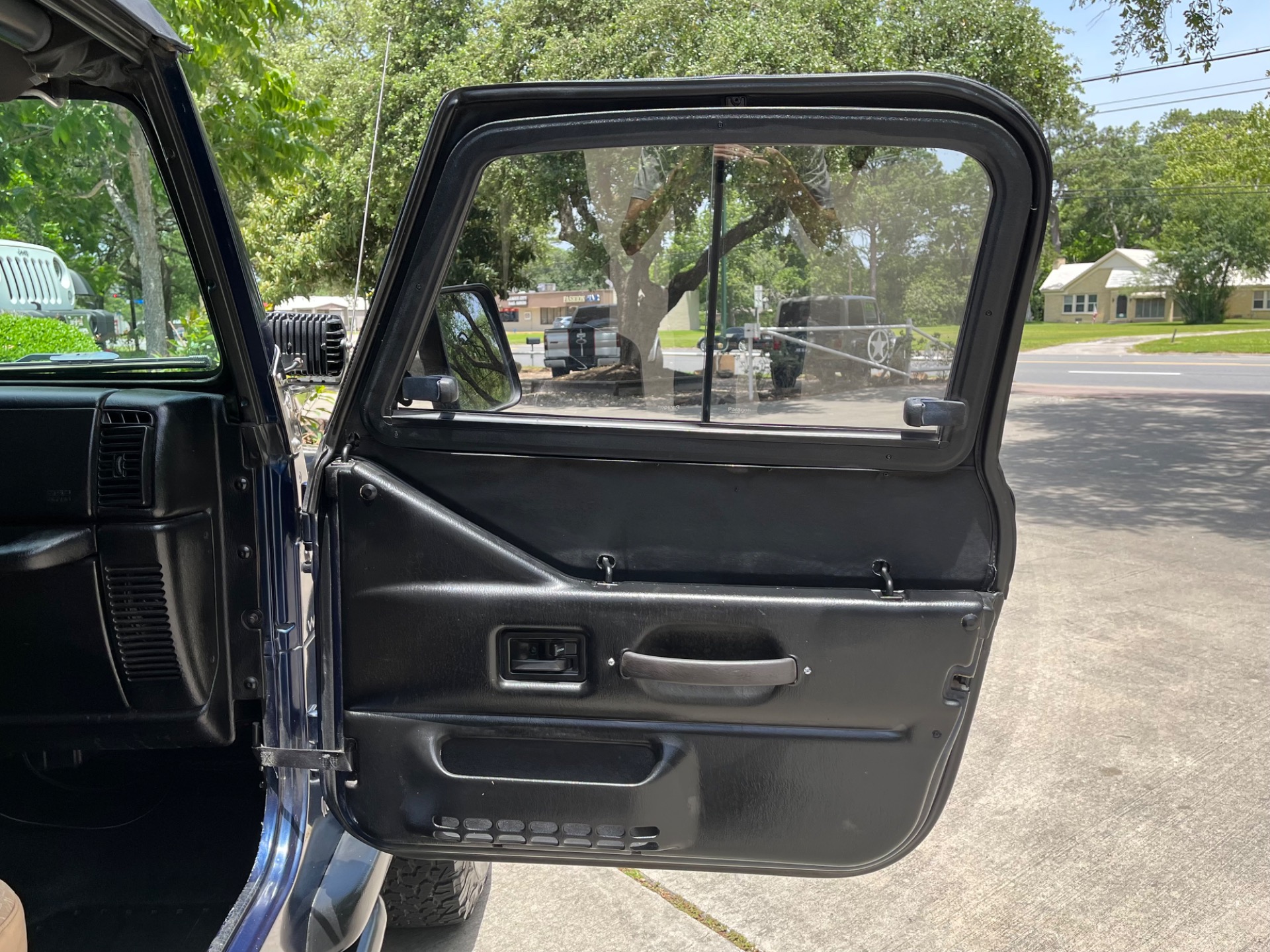 Used-2002-Jeep-Wrangler-X (24)