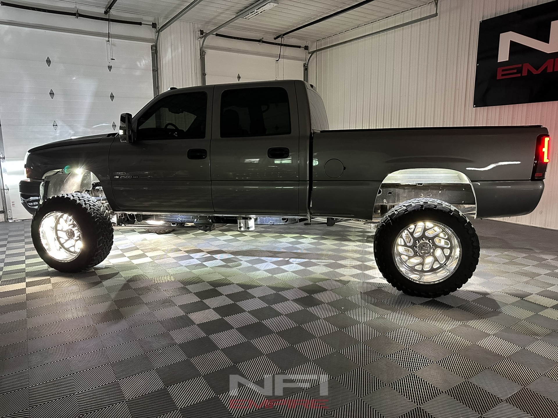 Used-2006-Chevrolet-Silverado-2500-HD-Crew-Cab-LT-Pickup-4D-6-12-ft-1748640617 (3)