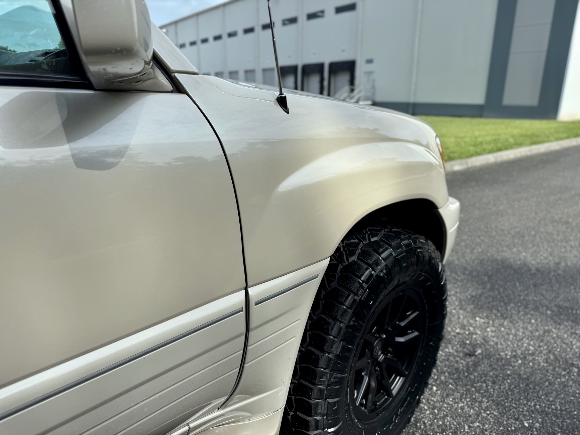 Used-2006-Lexus-LX-470-1-OWNER-CLEAN-CARFAX-1749087368 (3)