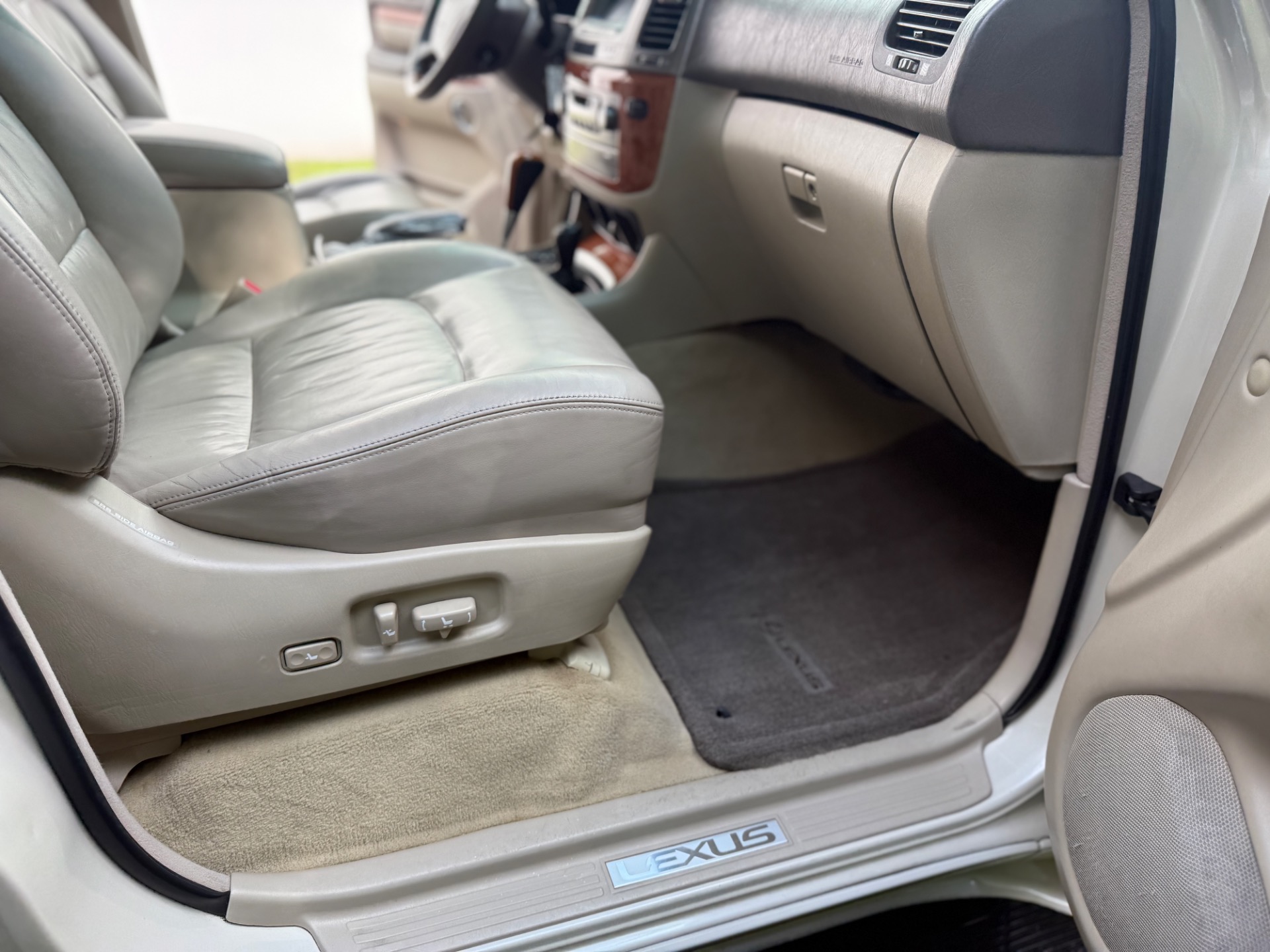 Used-2006-Lexus-LX-470-1-OWNER-CLEAN-CARFAX-1749087369 (3)