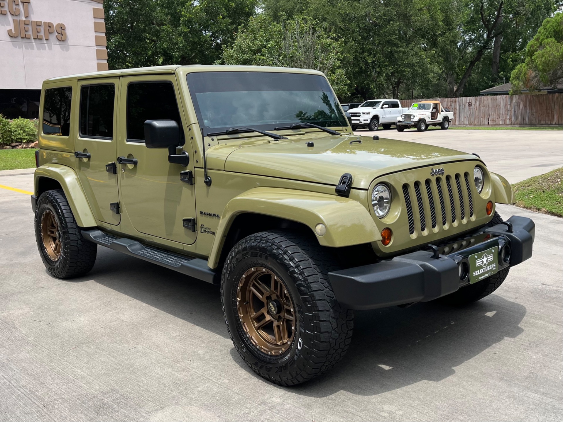 Used-2013-Jeep-Wrangler-Unlimited-Sahara (12)
