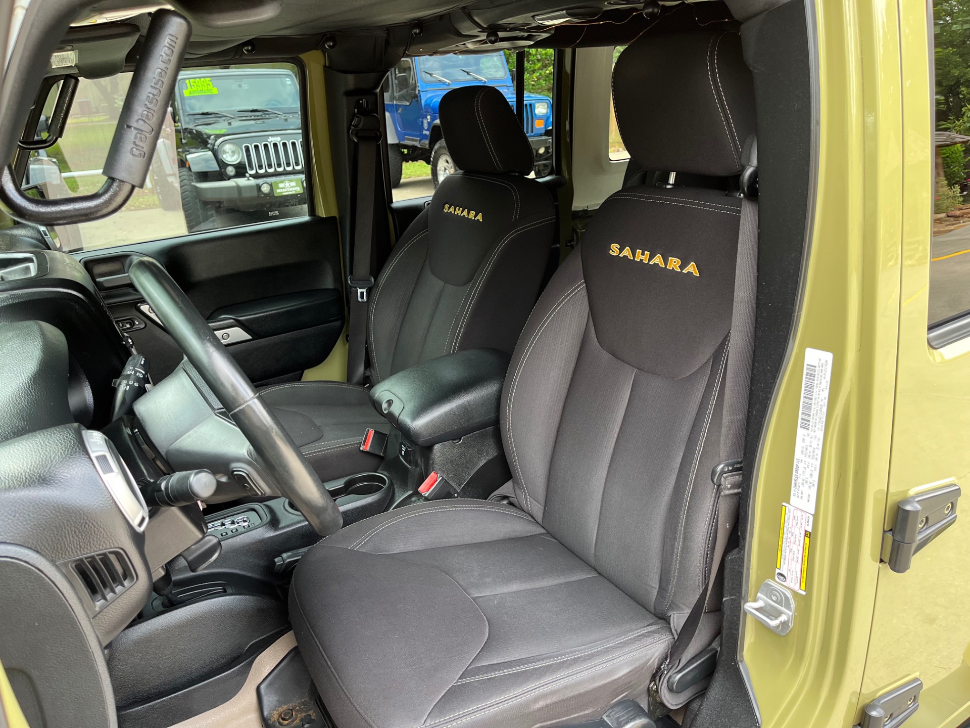 Used-2013-Jeep-Wrangler-Unlimited-Sahara (15)