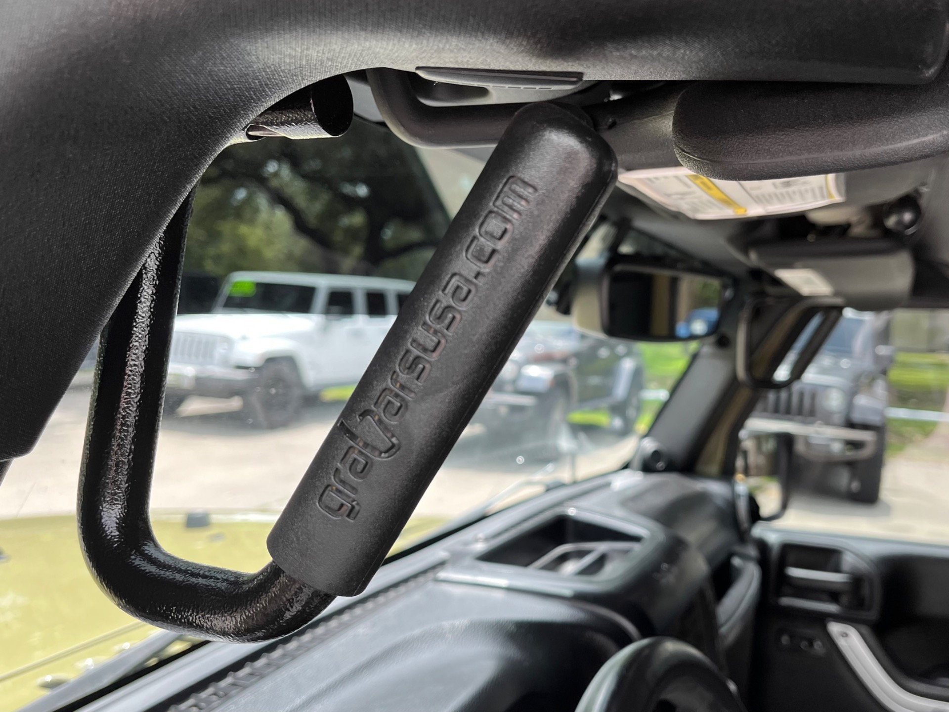 Used-2013-Jeep-Wrangler-Unlimited-Sahara (16)