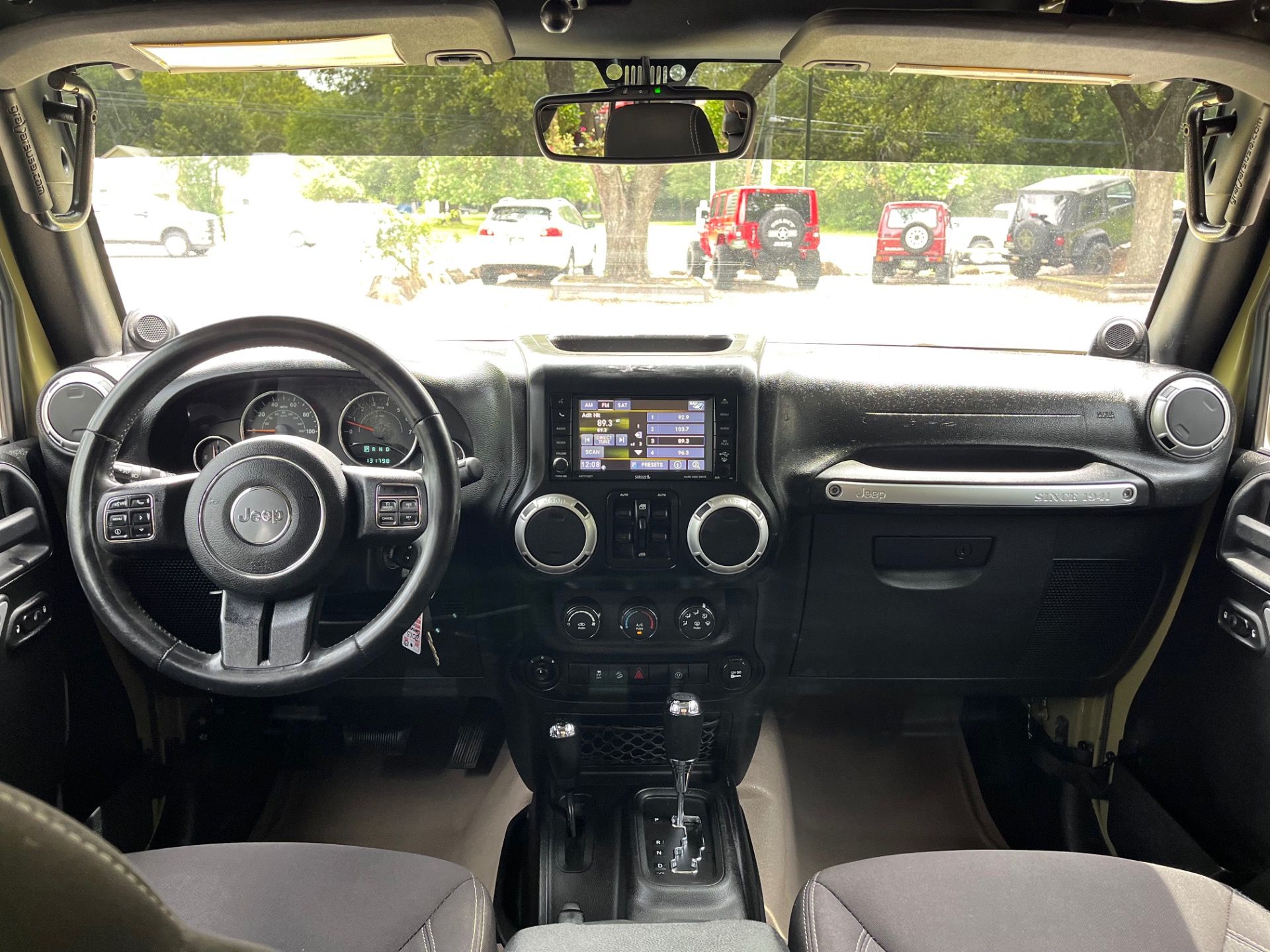 Used-2013-Jeep-Wrangler-Unlimited-Sahara (19)