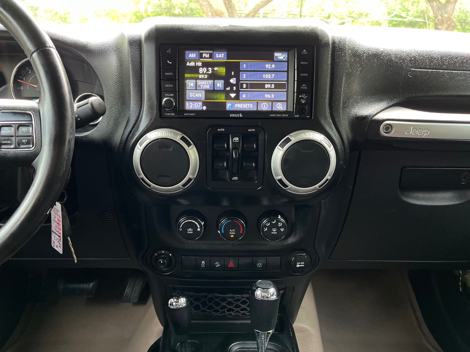 Used-2013-Jeep-Wrangler-Unlimited-Sahara (22)