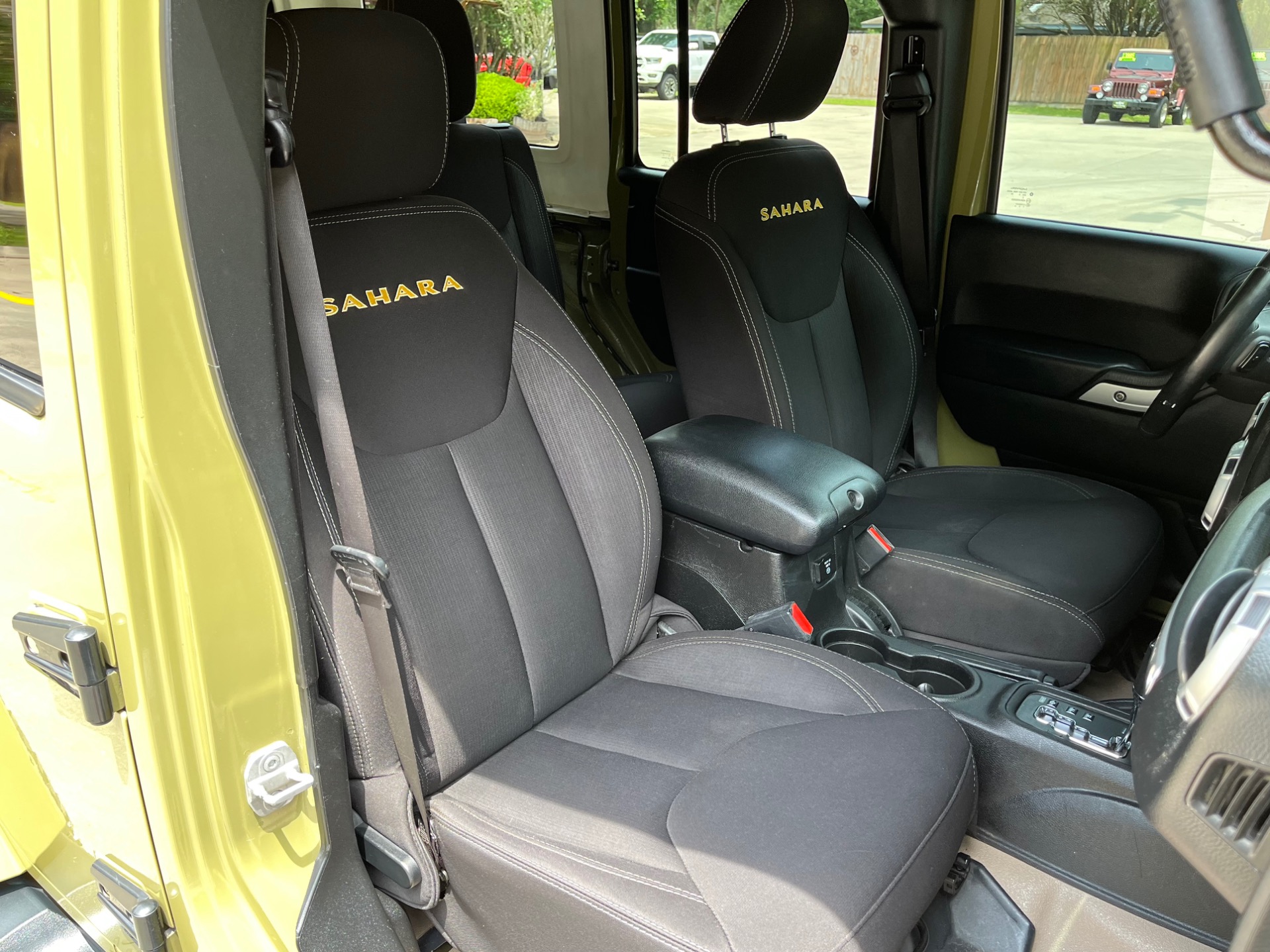 Used-2013-Jeep-Wrangler-Unlimited-Sahara (26)