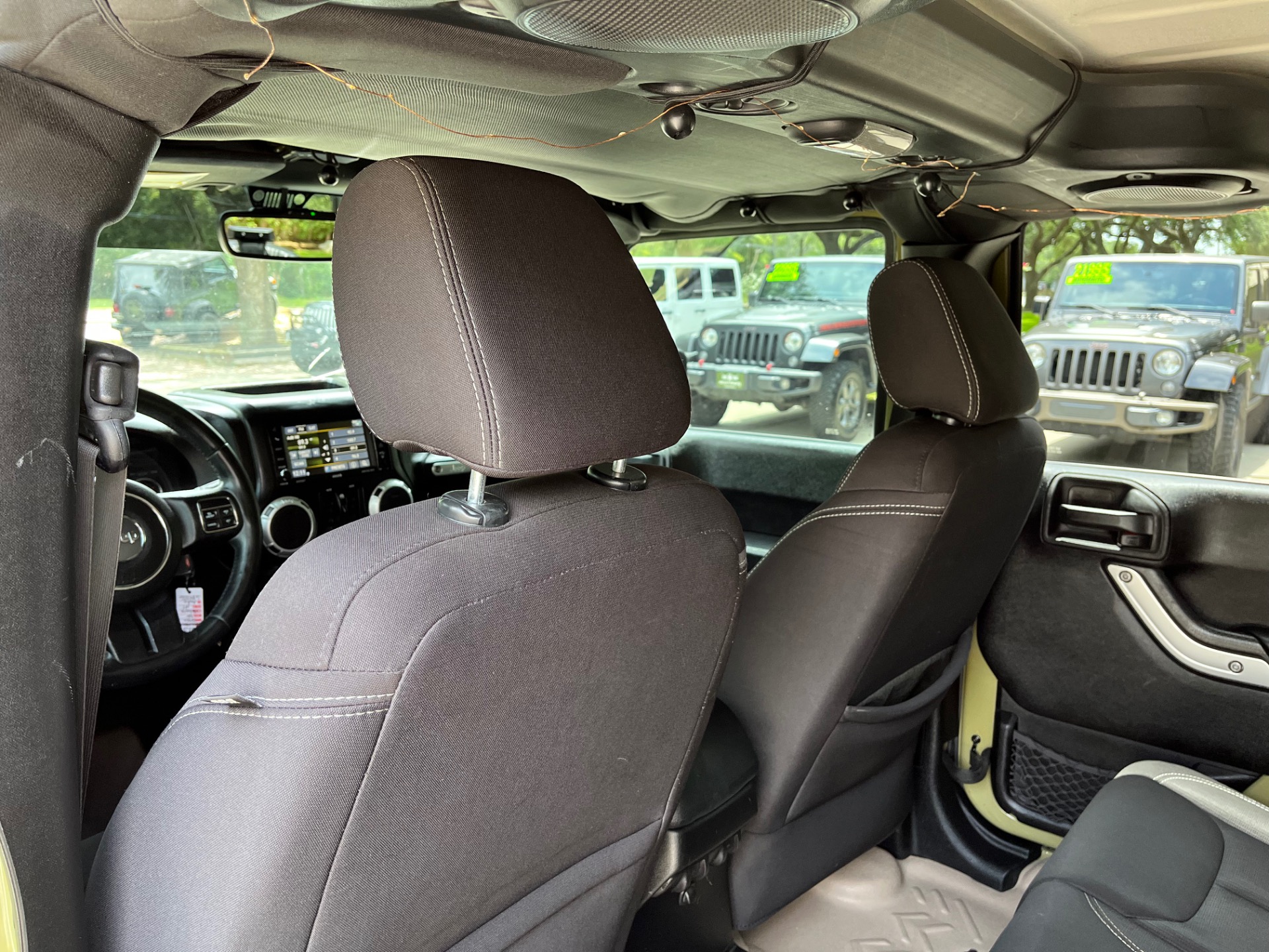 Used-2013-Jeep-Wrangler-Unlimited-Sahara (29)