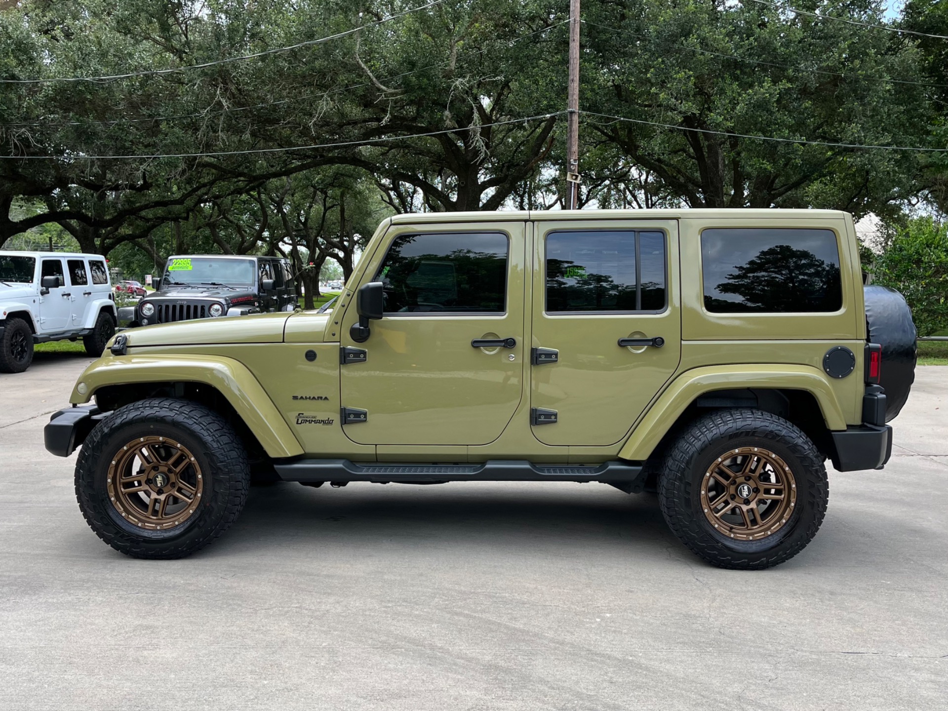 Used-2013-Jeep-Wrangler-Unlimited-Sahara (3)