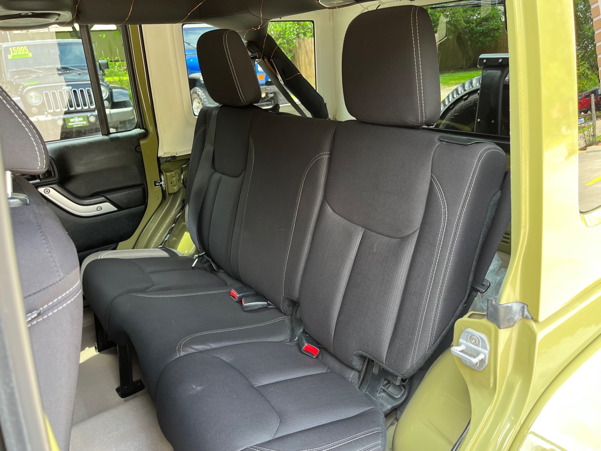 Used-2013-Jeep-Wrangler-Unlimited-Sahara (30)