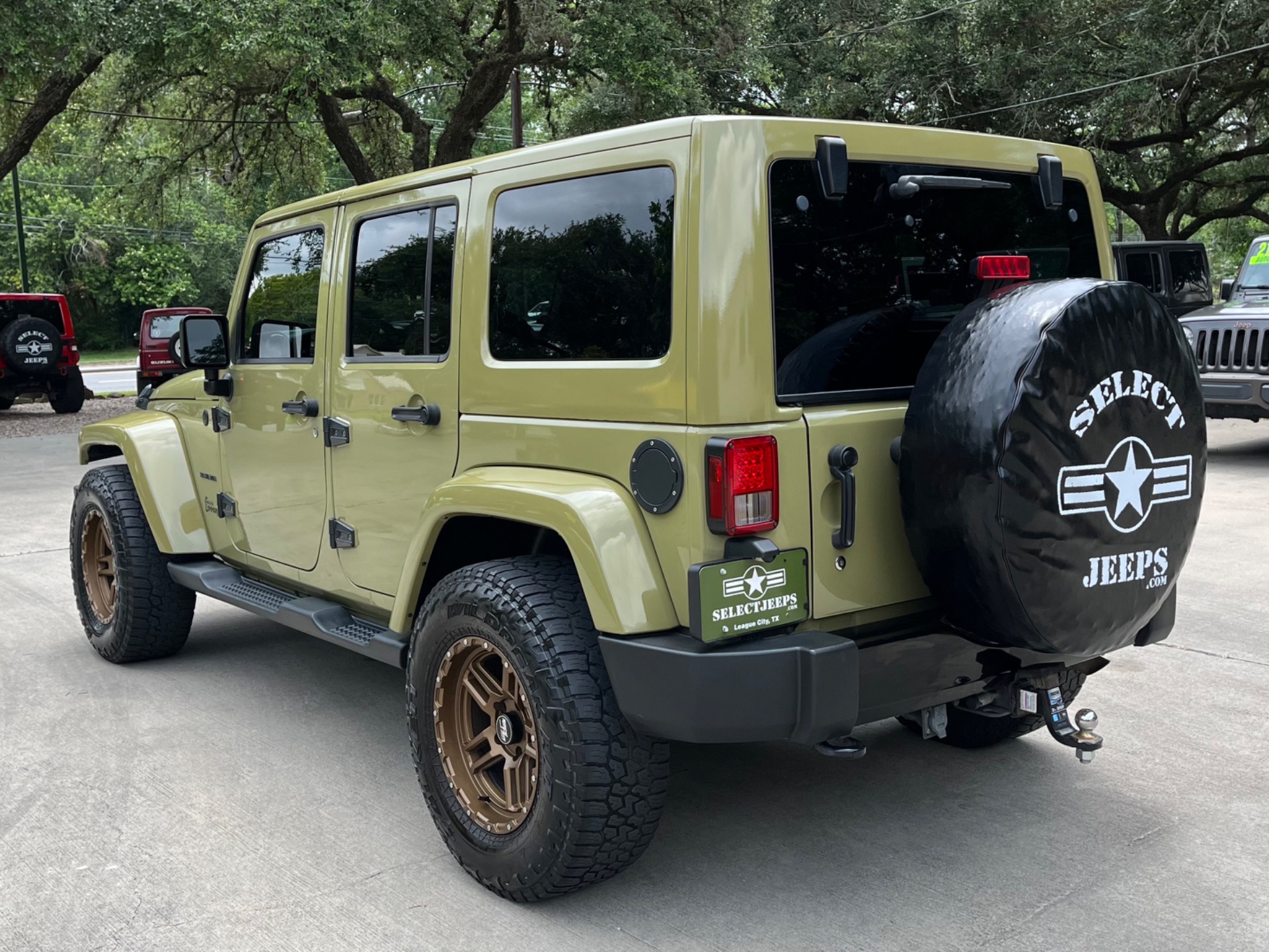 Used-2013-Jeep-Wrangler-Unlimited-Sahara (4)