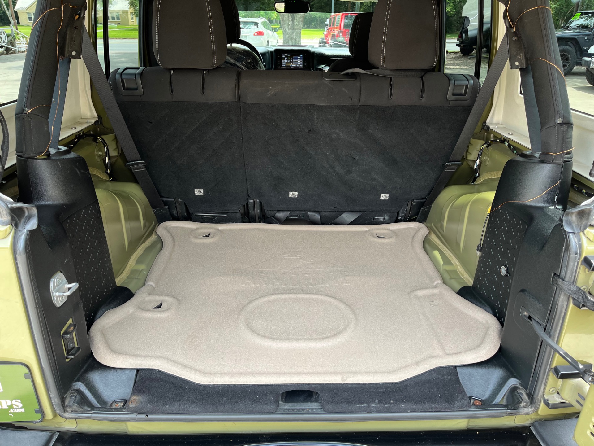 Used-2013-Jeep-Wrangler-Unlimited-Sahara (6)