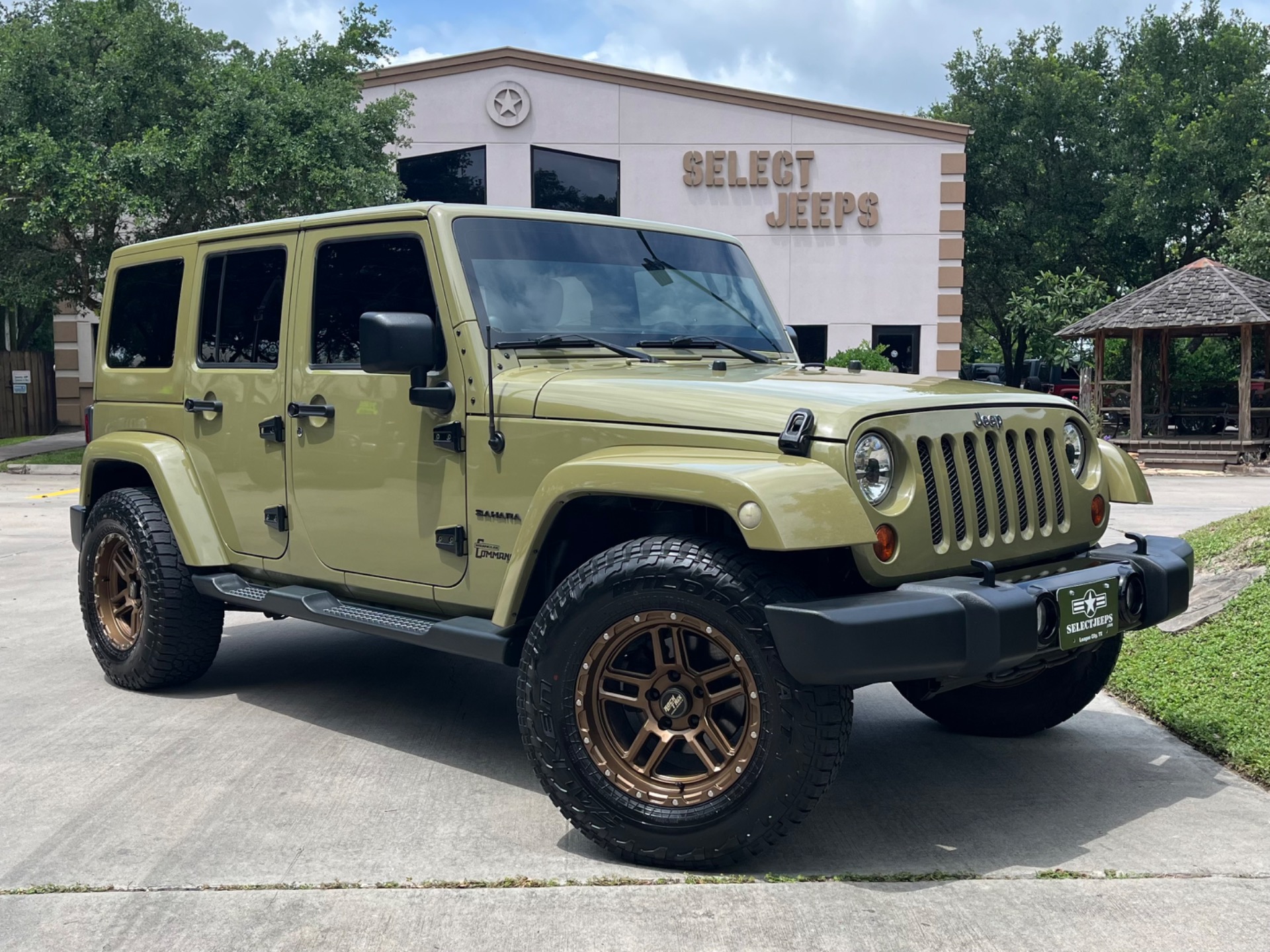 Used-2013-Jeep-Wrangler-Unlimited-Sahara