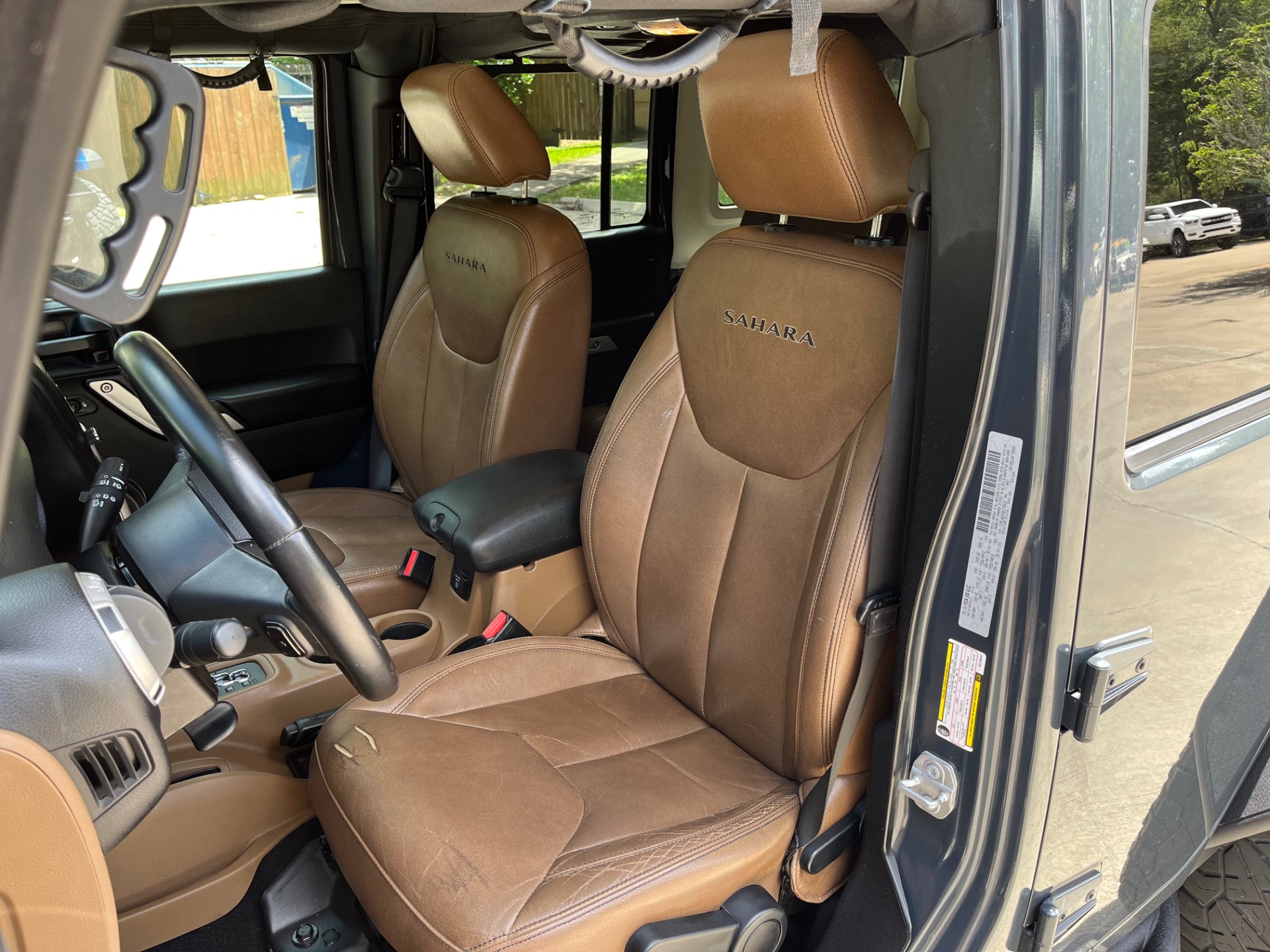 Used-2016-Jeep-Wrangler-Unlimited-Sahara (15)