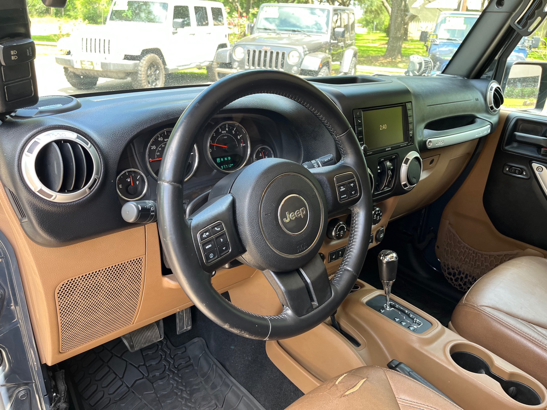 Used-2016-Jeep-Wrangler-Unlimited-Sahara (16)