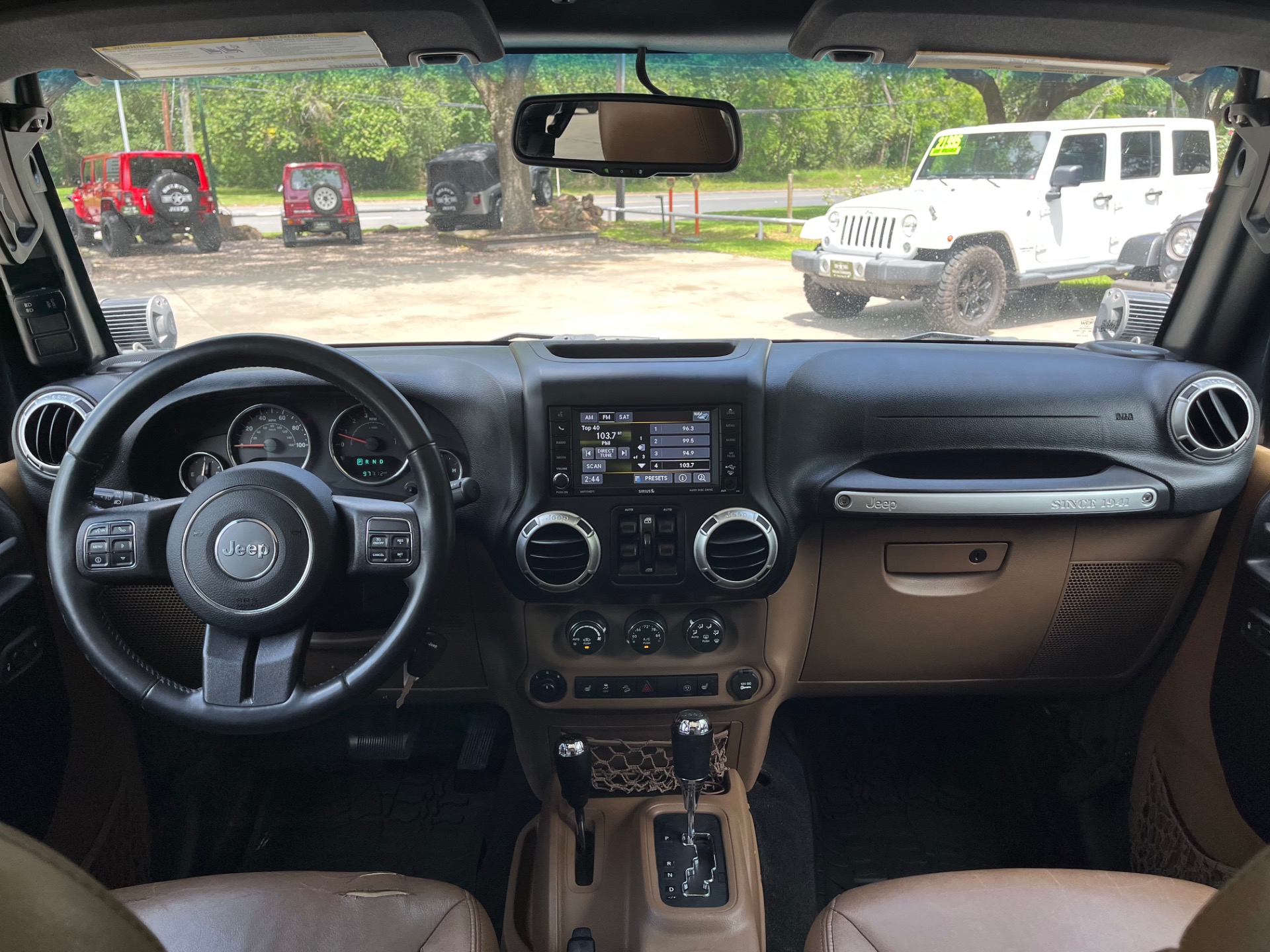 Used-2016-Jeep-Wrangler-Unlimited-Sahara (17)