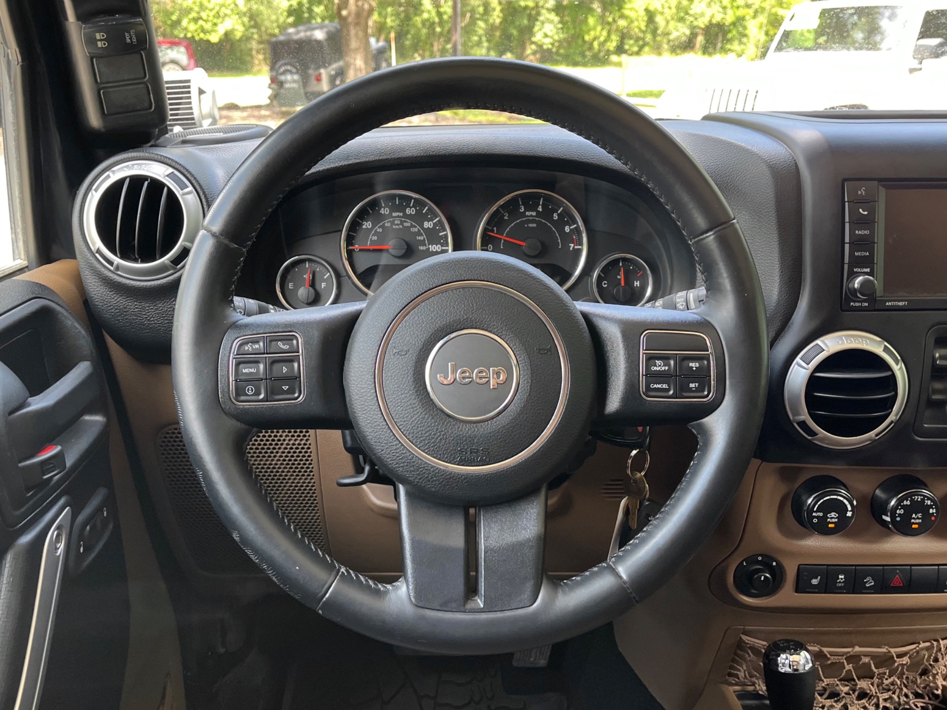 Used-2016-Jeep-Wrangler-Unlimited-Sahara (18)
