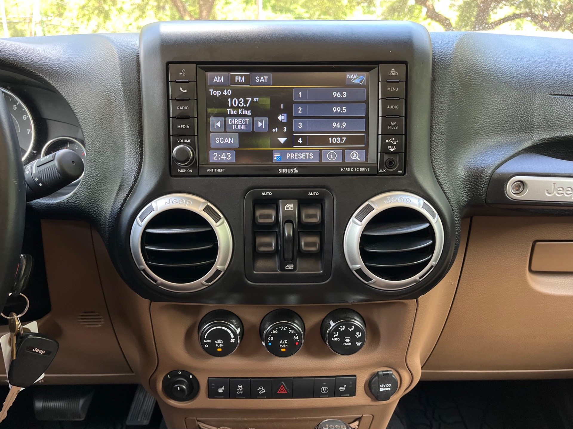 Used-2016-Jeep-Wrangler-Unlimited-Sahara (20)