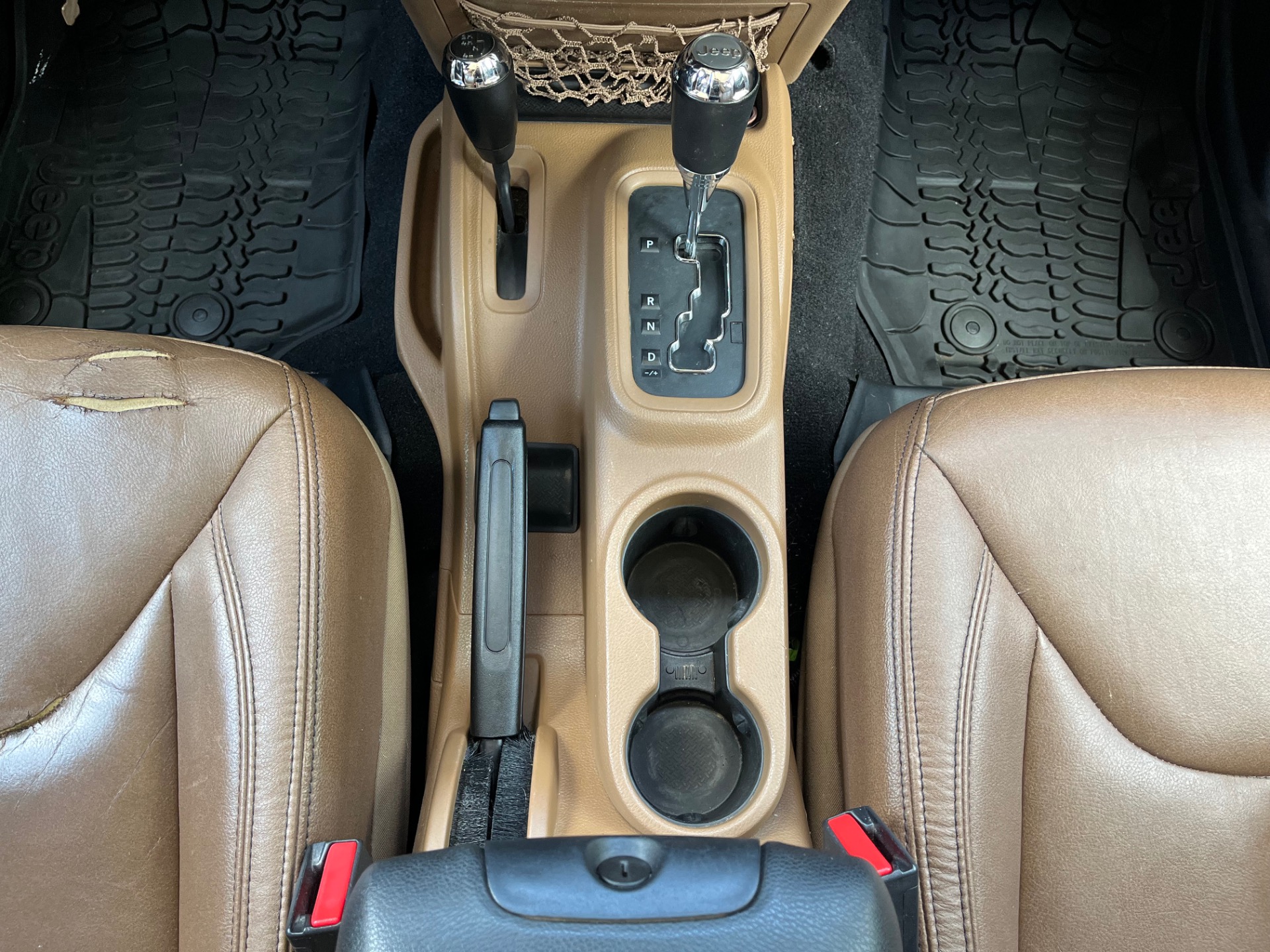 Used-2016-Jeep-Wrangler-Unlimited-Sahara (21)