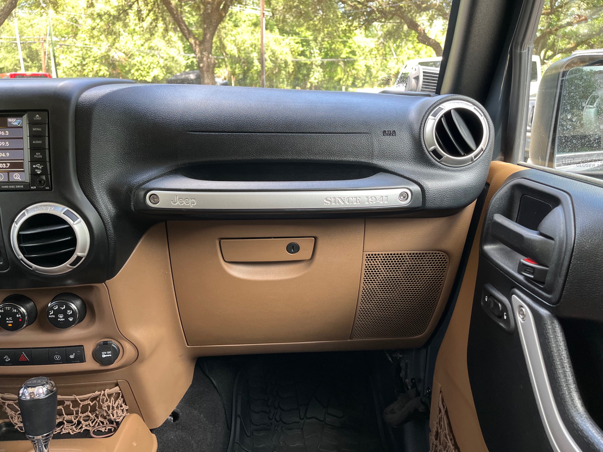 Used-2016-Jeep-Wrangler-Unlimited-Sahara (22)