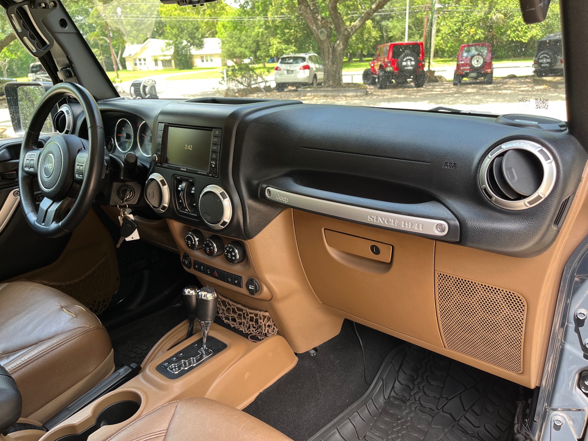 Used-2016-Jeep-Wrangler-Unlimited-Sahara (23)