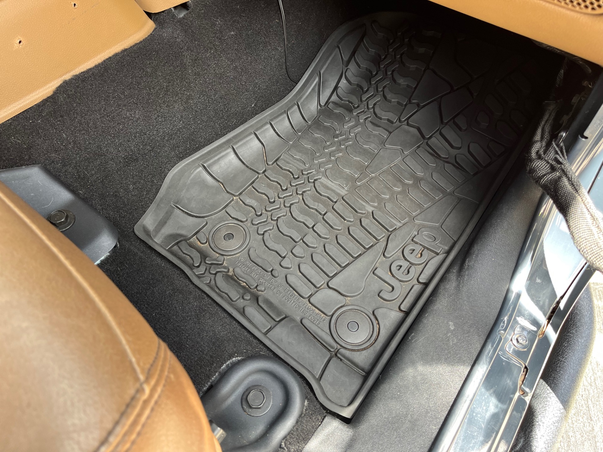 Used-2016-Jeep-Wrangler-Unlimited-Sahara (24)