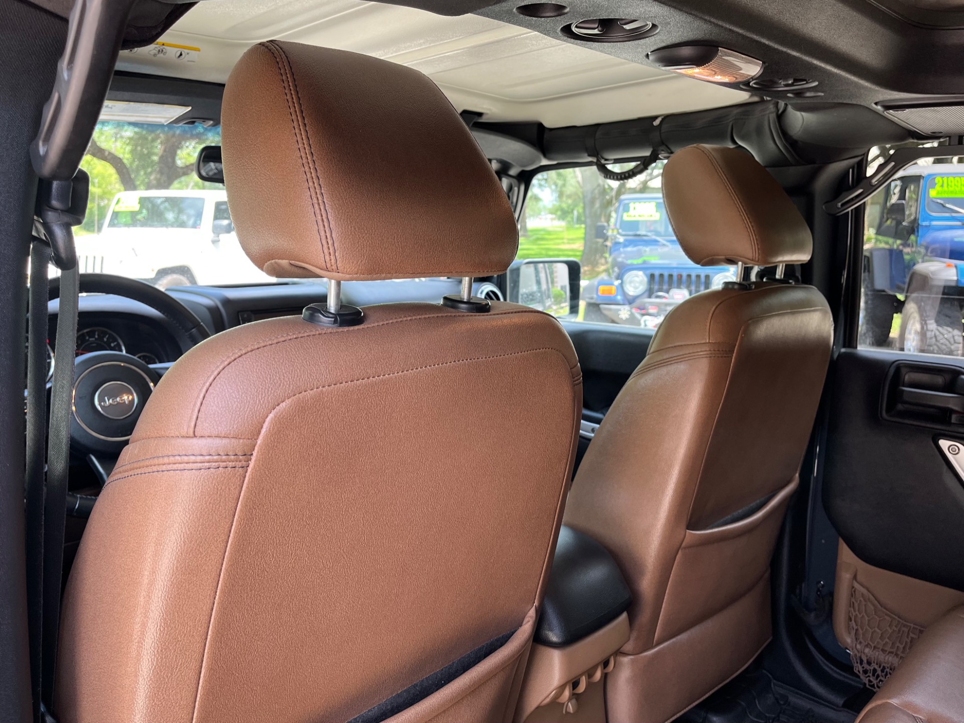 Used-2016-Jeep-Wrangler-Unlimited-Sahara (28)