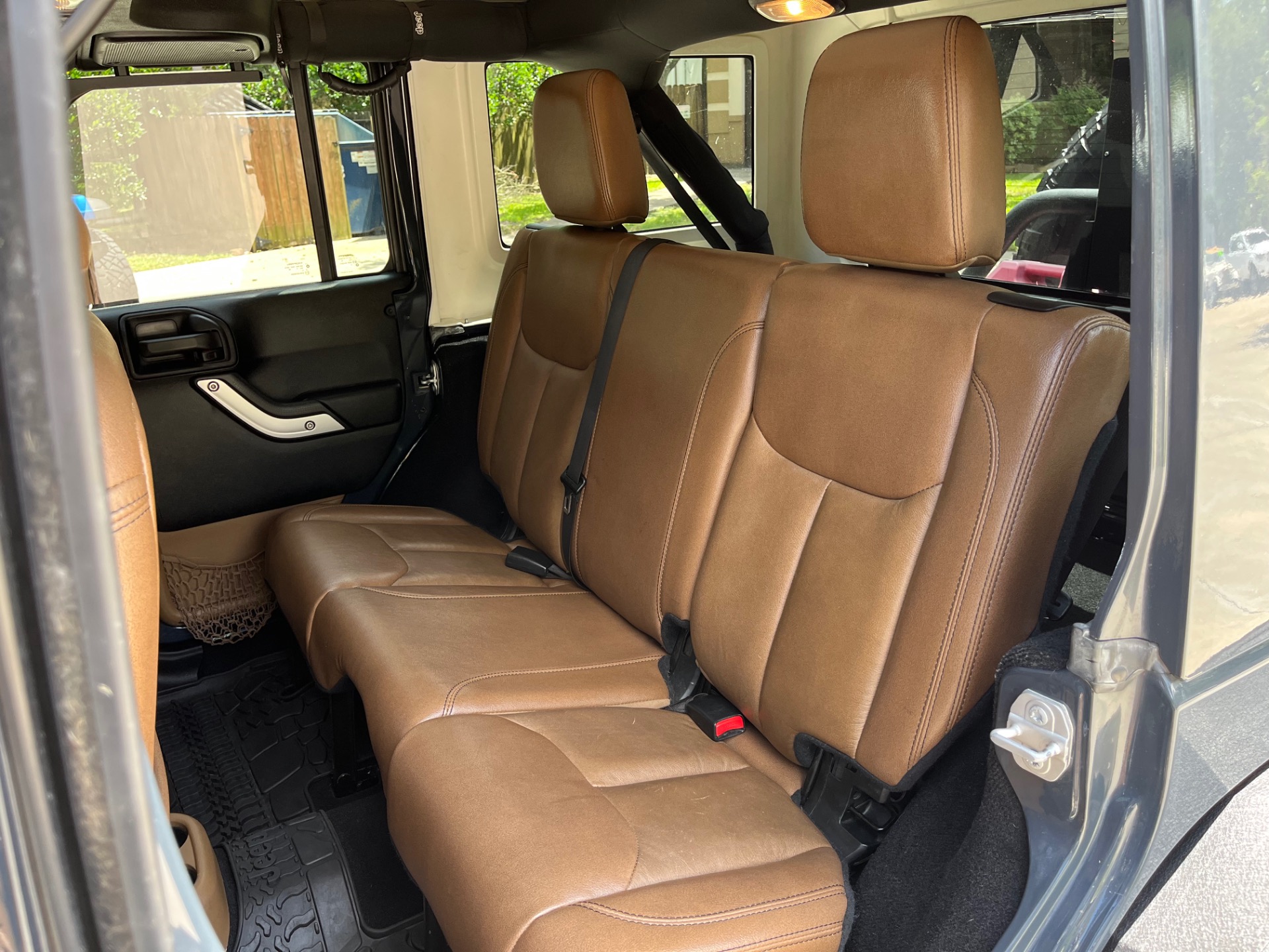 Used-2016-Jeep-Wrangler-Unlimited-Sahara (29)