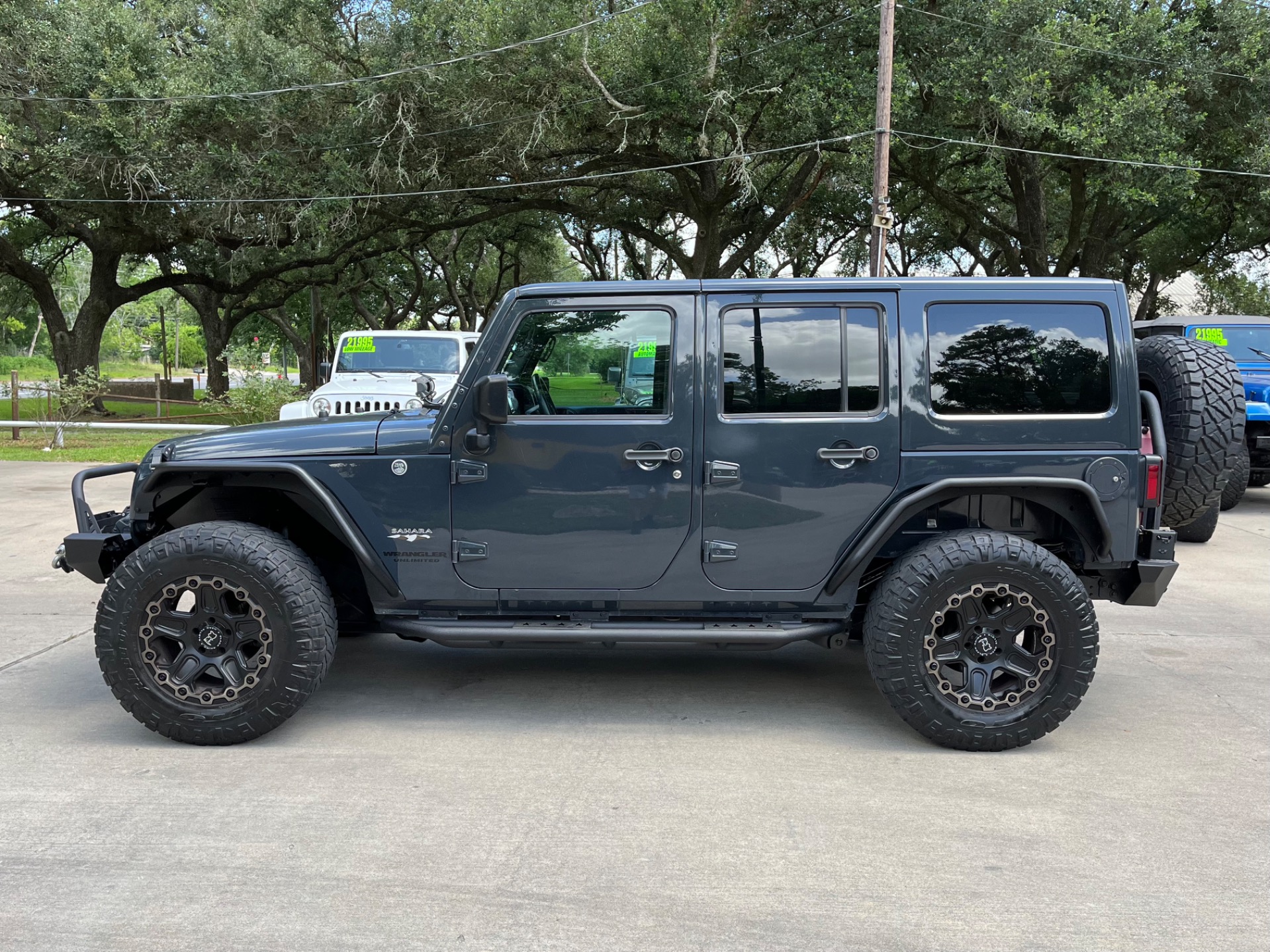Used-2016-Jeep-Wrangler-Unlimited-Sahara (5)