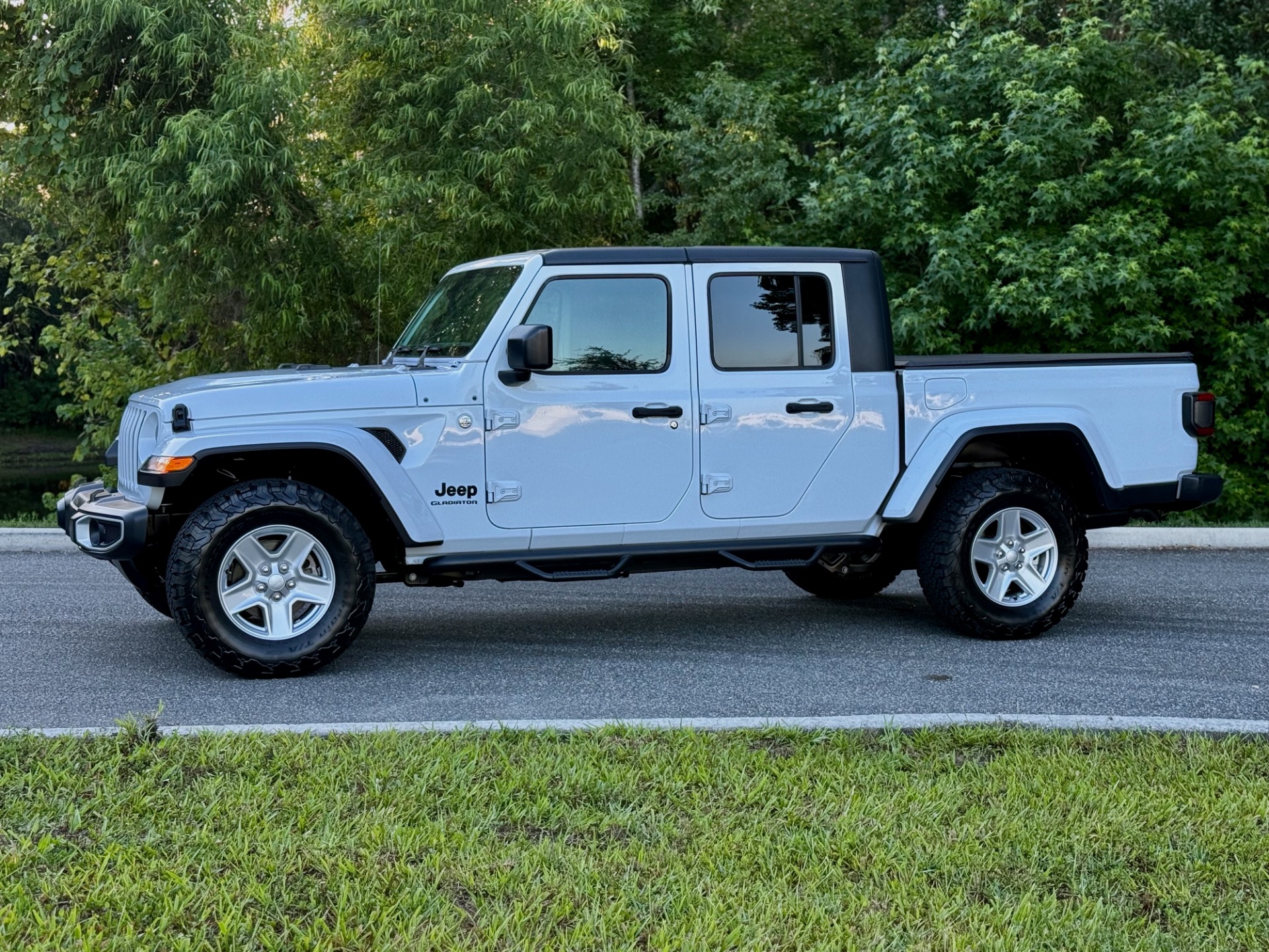 Used-2021-Jeep-Gladiator-Sport-1747266024 (1)