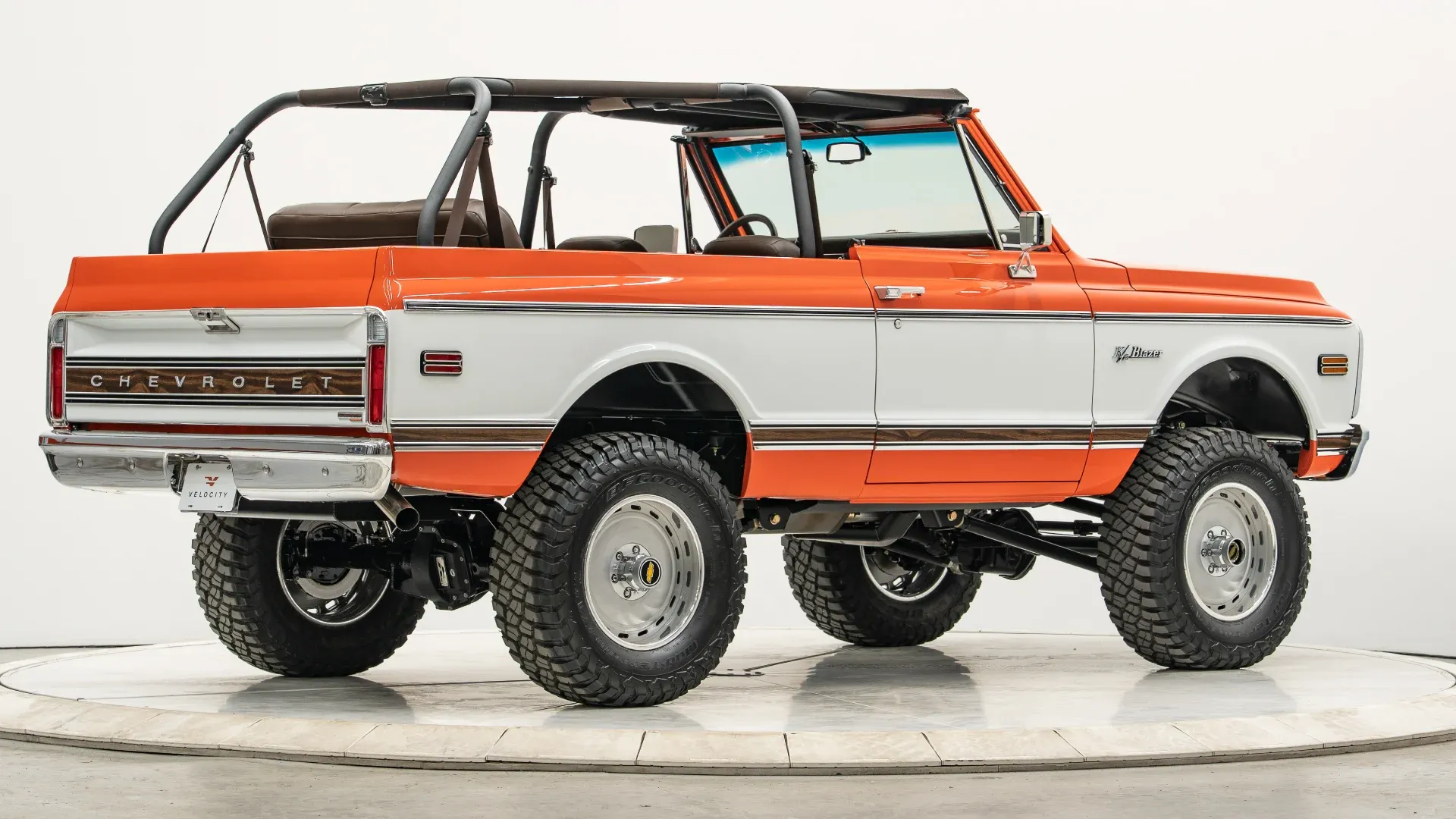 hugger-orange-1969-chevrolet-k5-blazer-for-sale-velocity-restorations-43