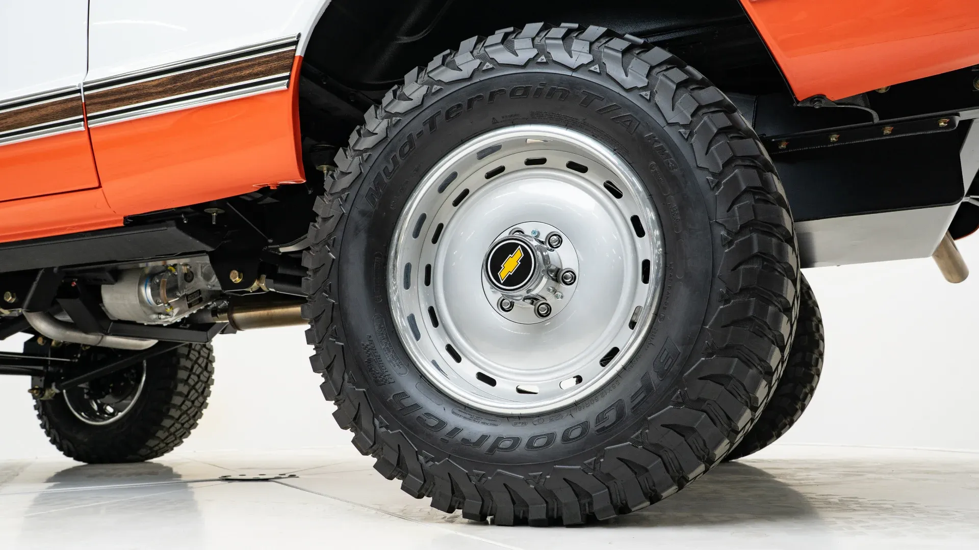 hugger-orange-1969-chevrolet-k5-blazer-for-sale-velocity-restorations-61