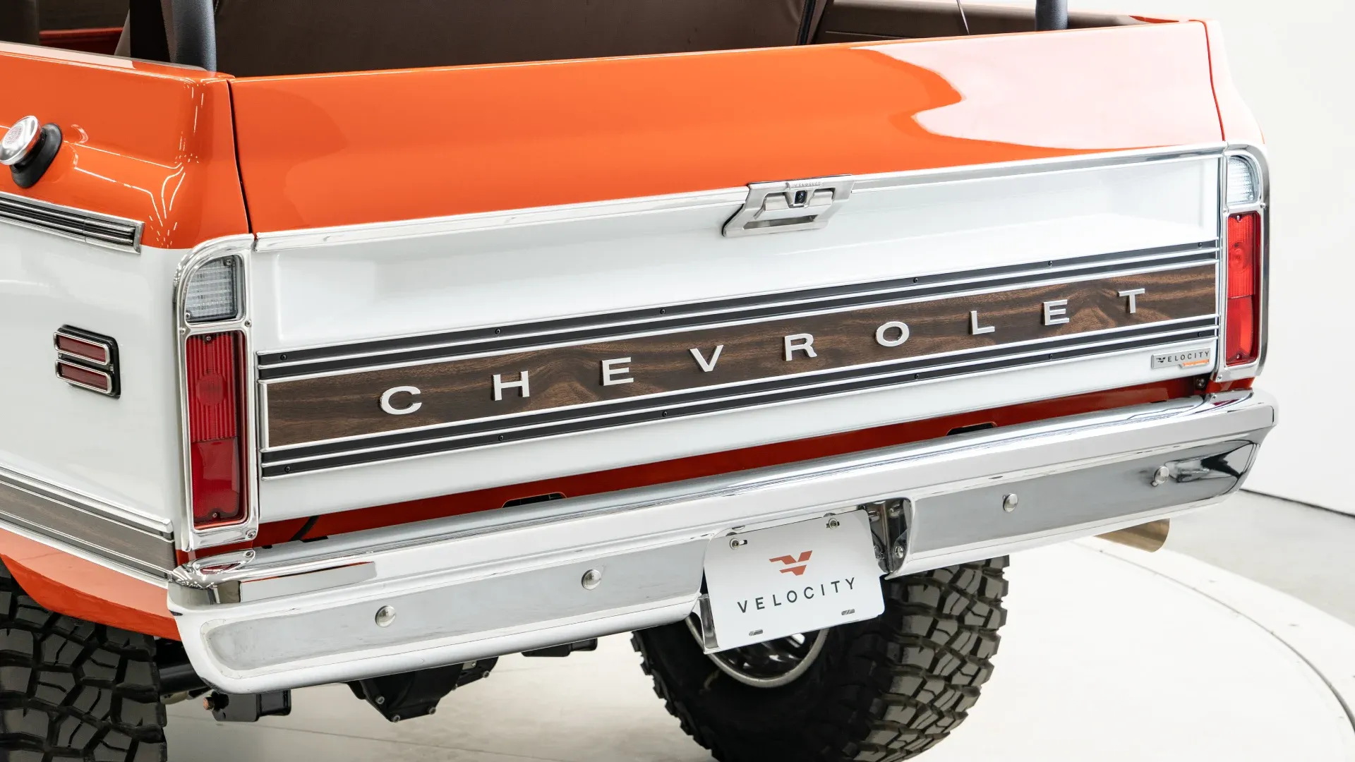 hugger-orange-1969-chevrolet-k5-blazer-for-sale-velocity-restorations-62