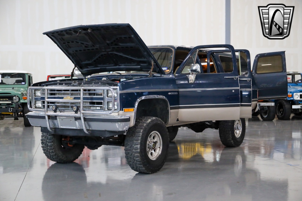 lifted-1985-chevrolet-suburban-for-sale-03
