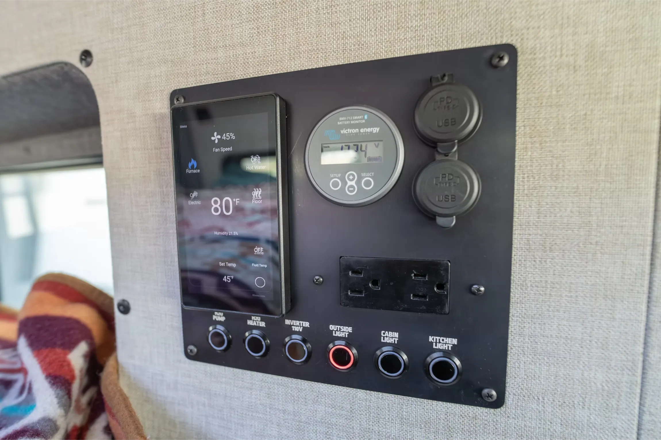 preowned-2023-sundance-kid-pro-x-mercedes-benz-sprinter-van-for-sale-off-highway-van-30