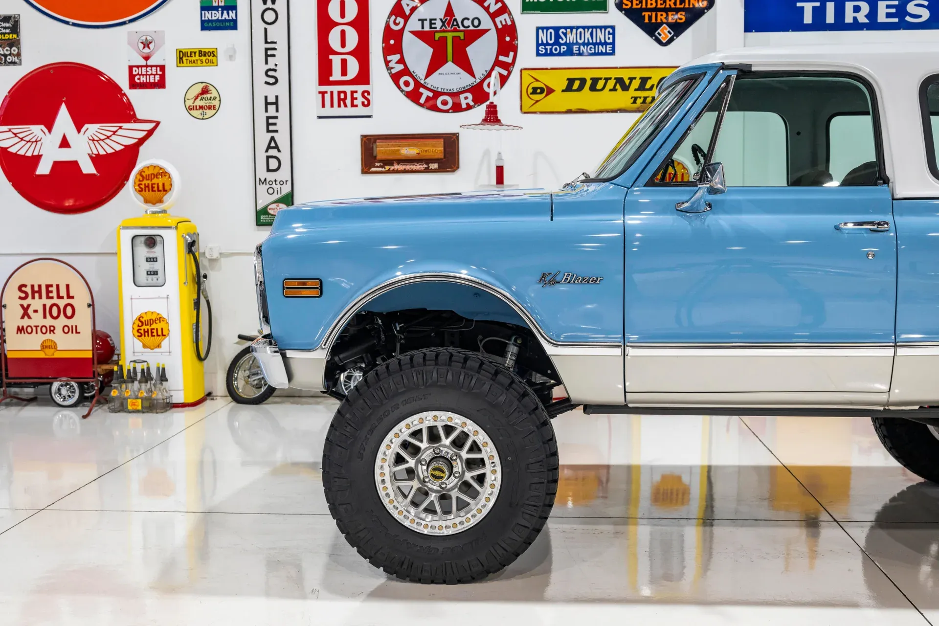 restored-1970-chevrolet-k5-blazer-for-sale-45
