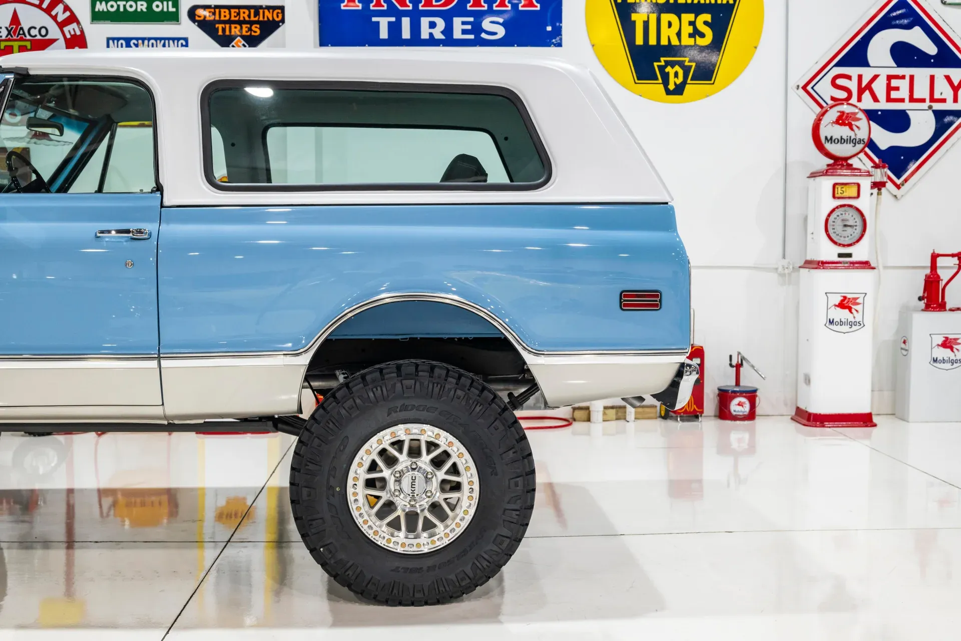restored-1970-chevrolet-k5-blazer-for-sale-46
