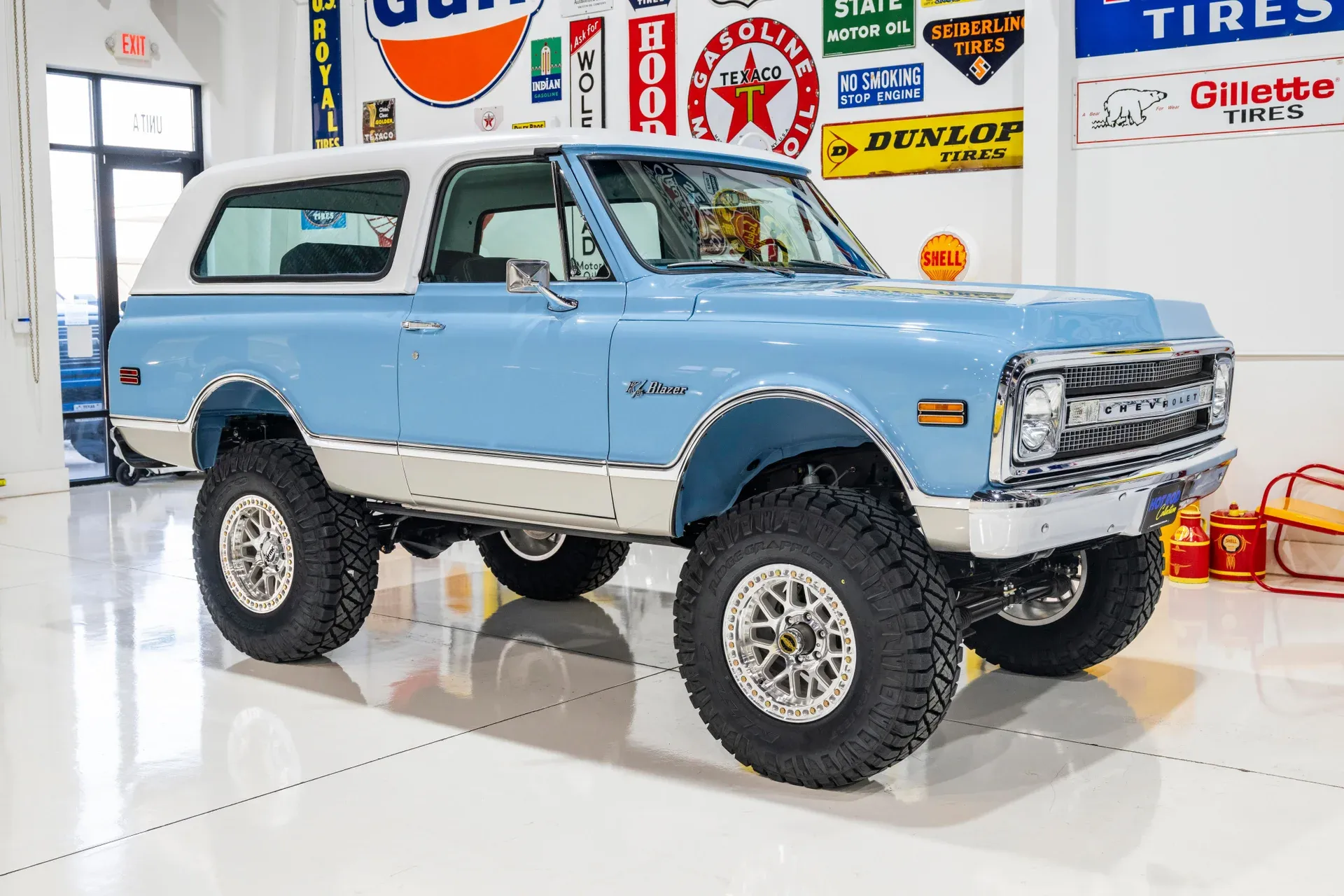 restored-1970-chevrolet-k5-blazer-for-sale-82